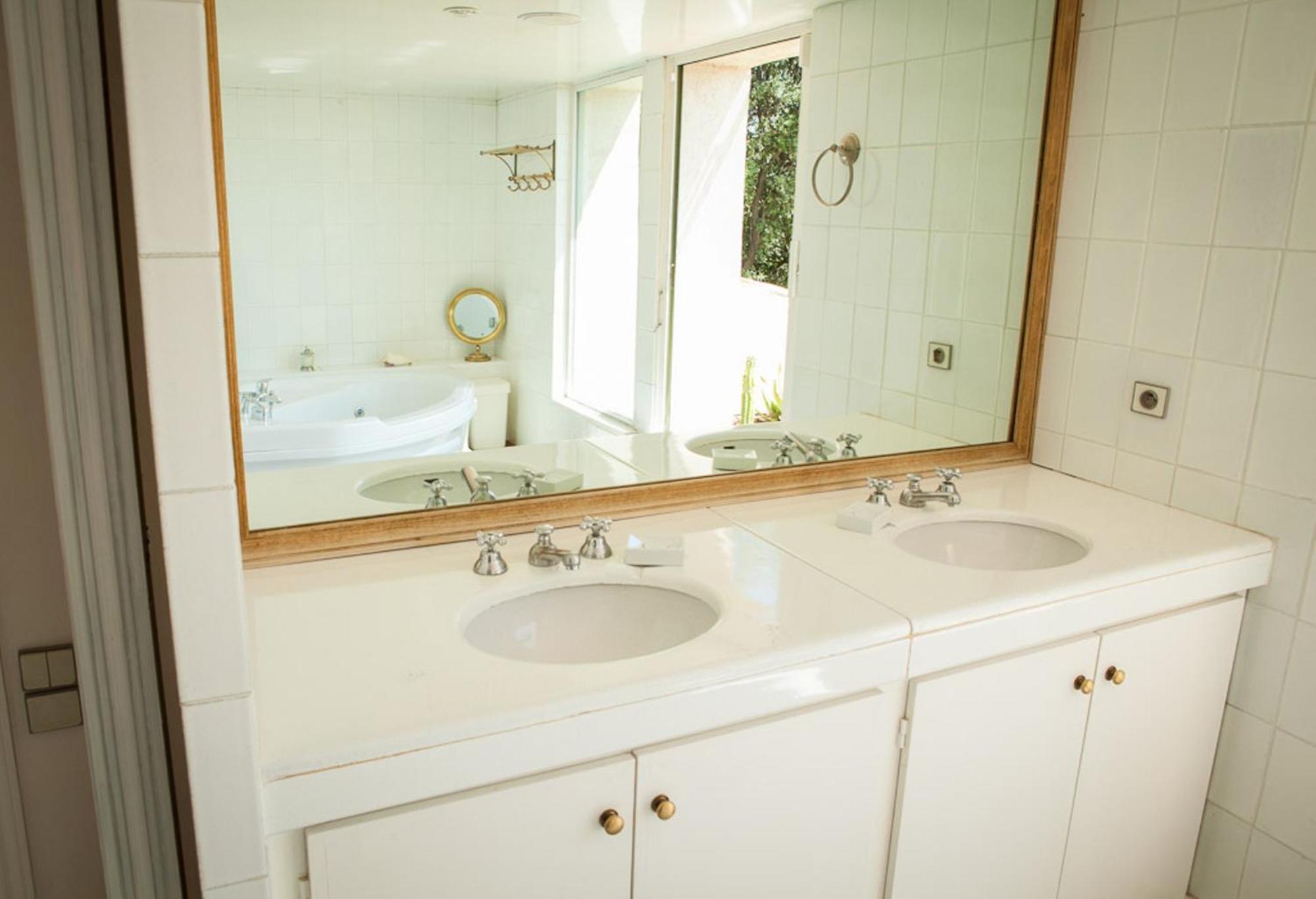 Villa Lou Mas Soubran Vi2083 By Riviera Homes Nice