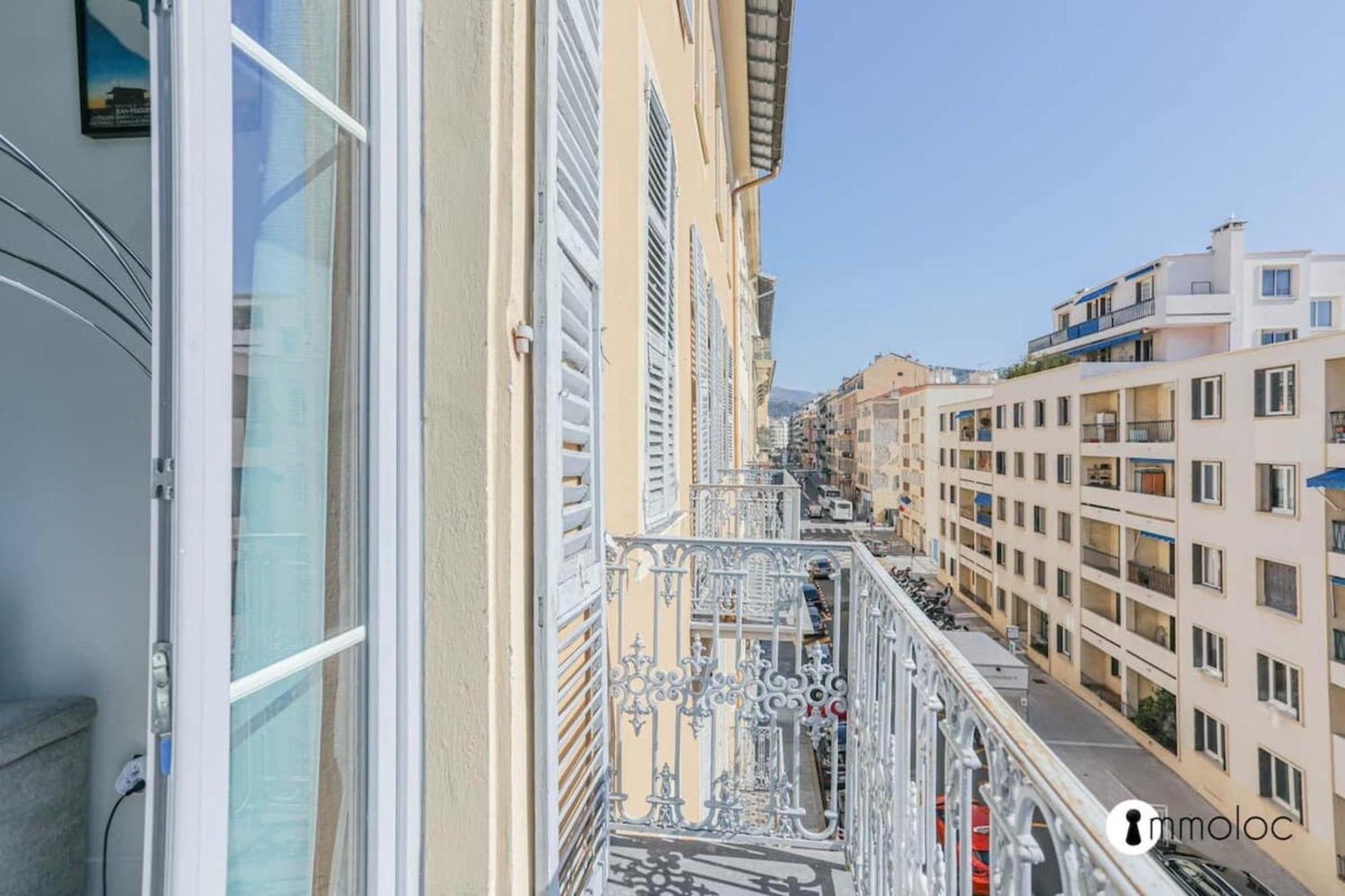 Apartment Port Of Air Conditioned Nice