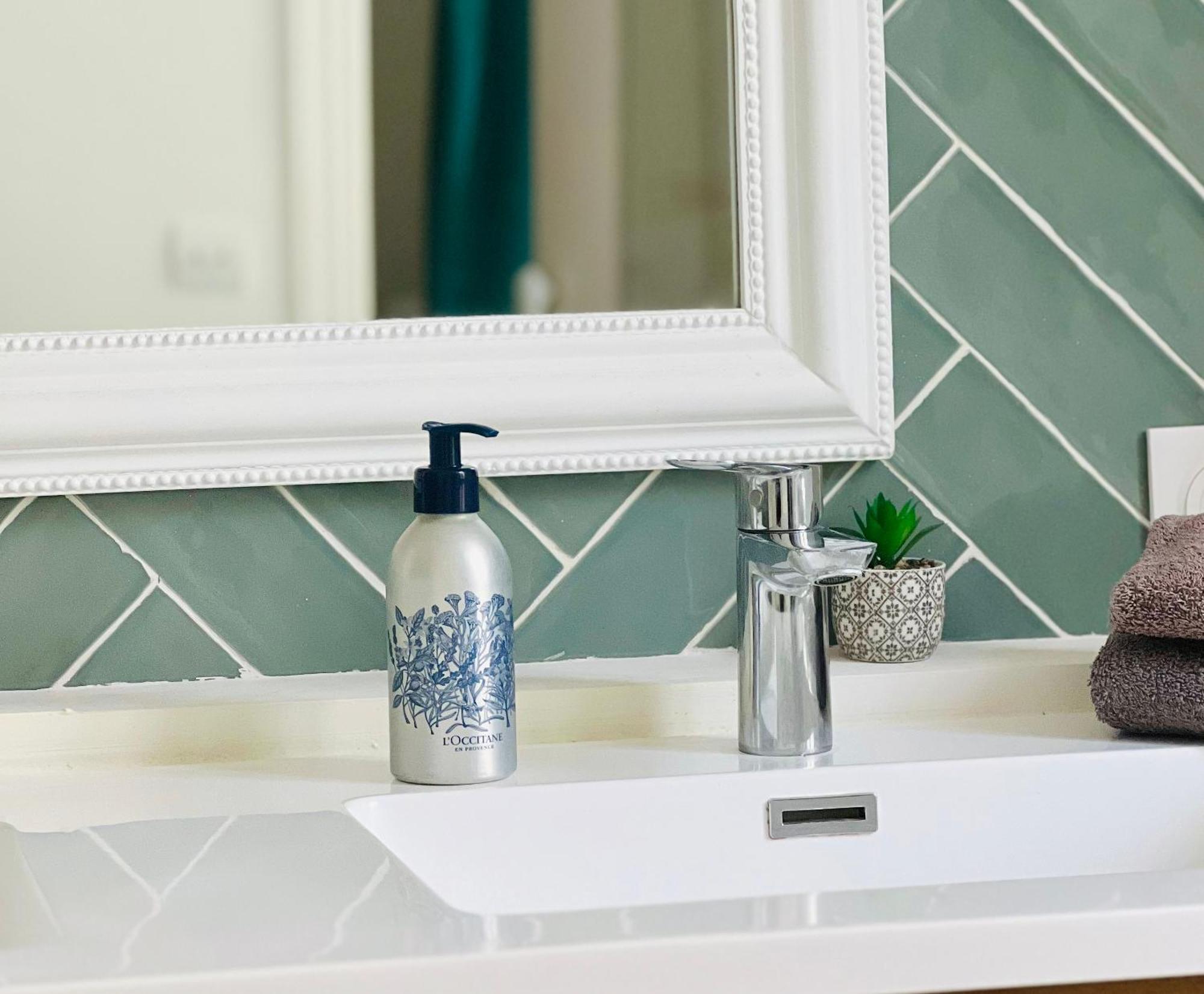 Apartment Superbe De 105 M2, Hyper Centre Avec Terrasse, Parking, A 5 Min De La