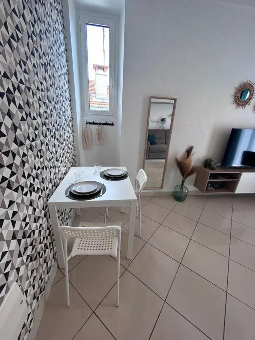 Dans Proche Apartment *