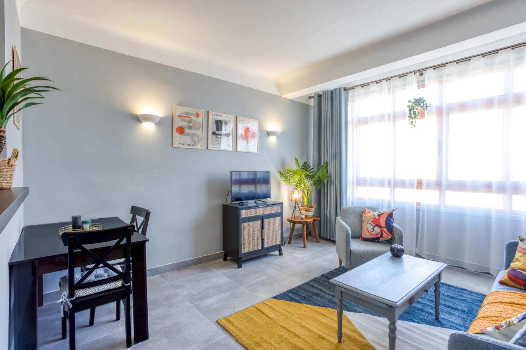 L12 Port Window 1bedroom Wifi 5mins & Nice's Cap