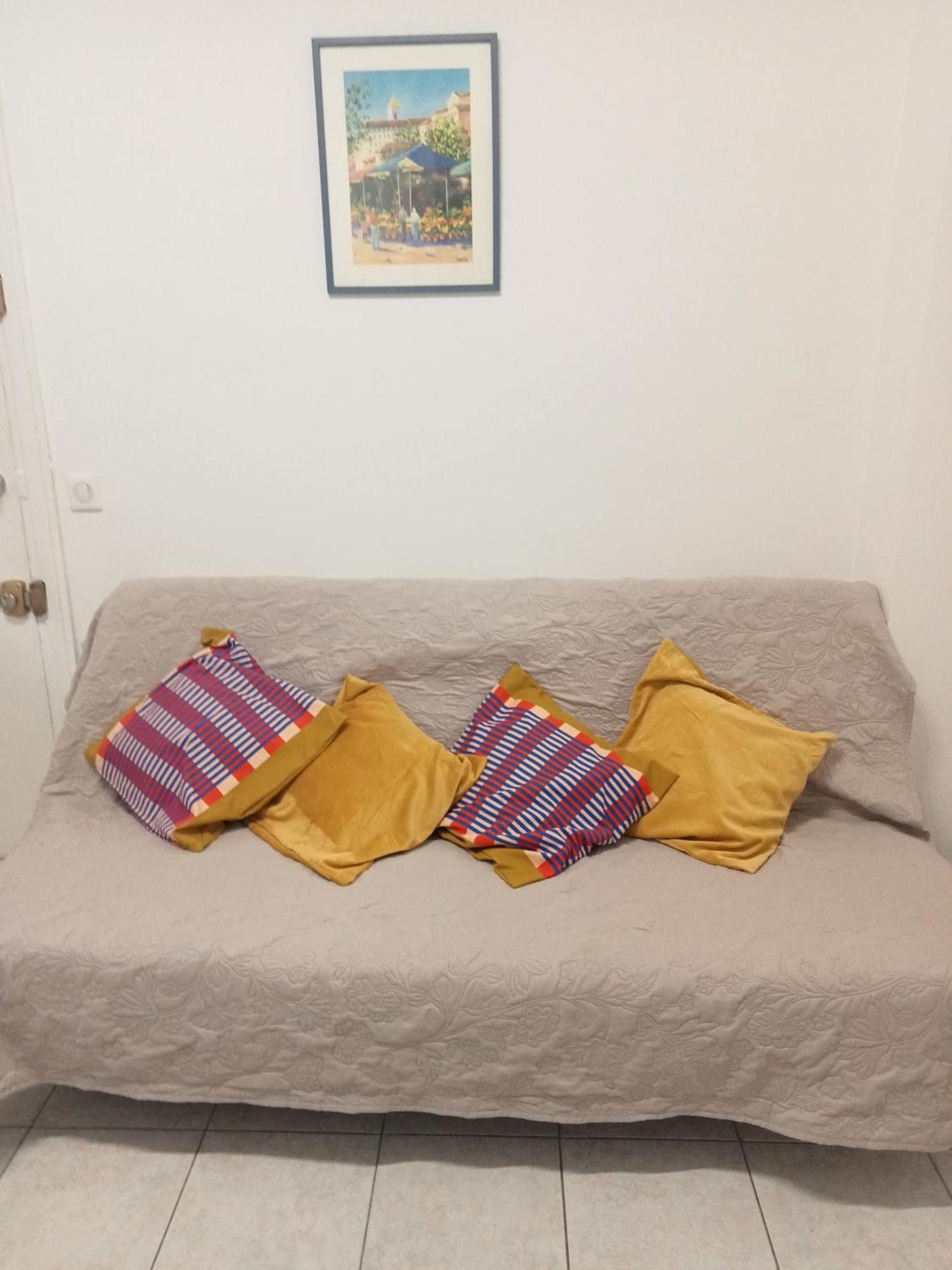 Apartment Centre- Small Pied-a-terre Near Beaches *