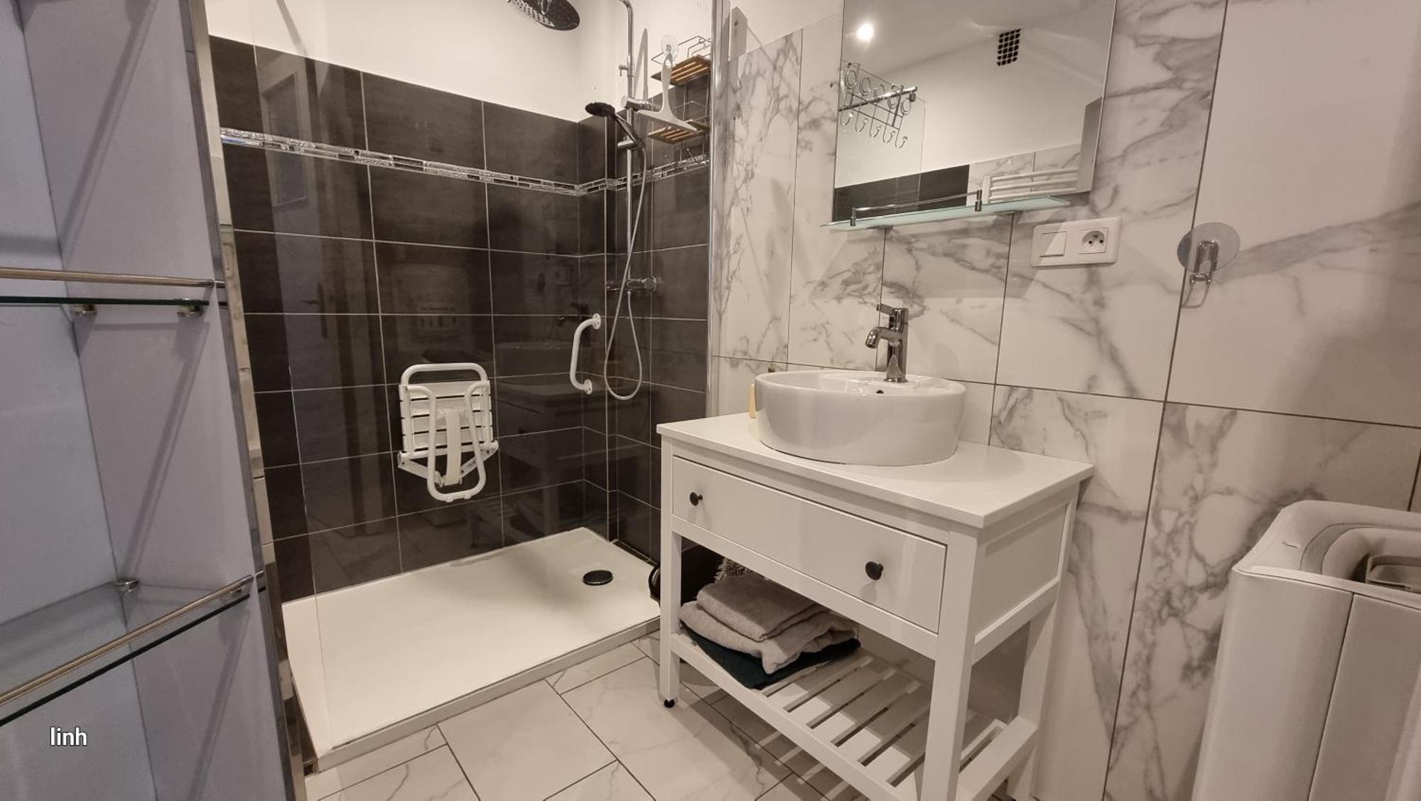 Renove, Centre, Proche Commodites Apartment