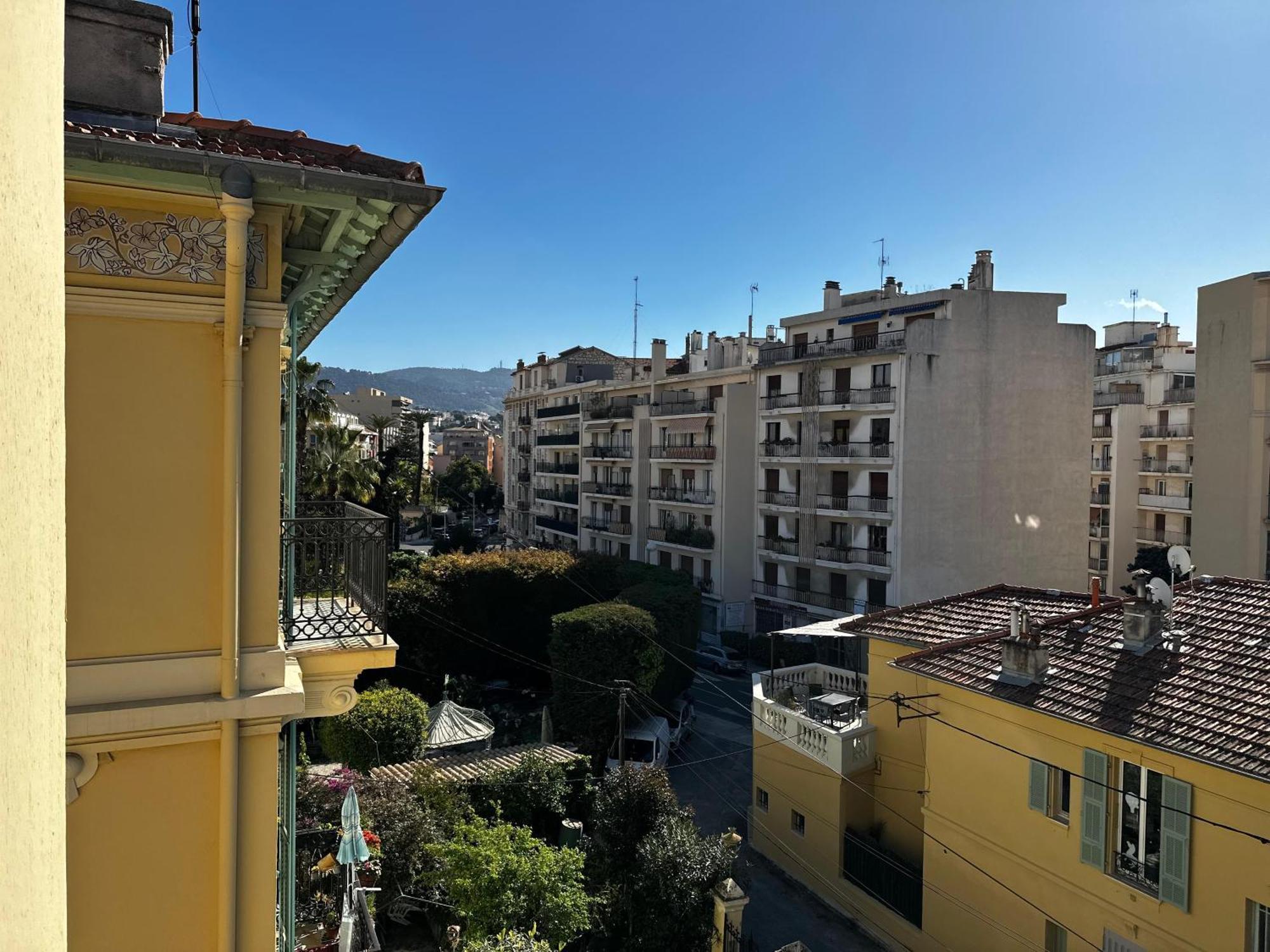 Chic Renovated 2 Bedroom Entire Or Only Private In Liberation In With Garage On Demand, Ac, Wi-fi And Tram Access * Nice