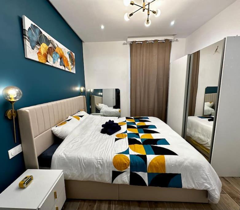 Chic Renovated 2 Bedroom Entire Or Only Private In Liberation In With Garage On Demand, Ac, Wi-fi And Tram Access *