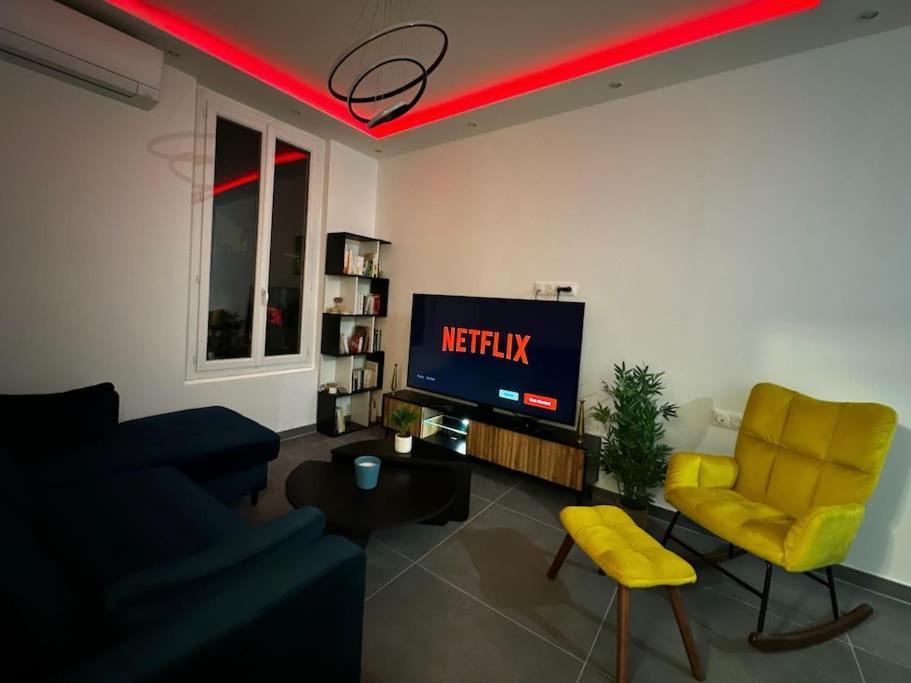 Chic Renovated 2 Bedroom Entire Or Only Private In Liberation In With Garage On Demand, Ac, Wi-fi And Tram Access Apartment