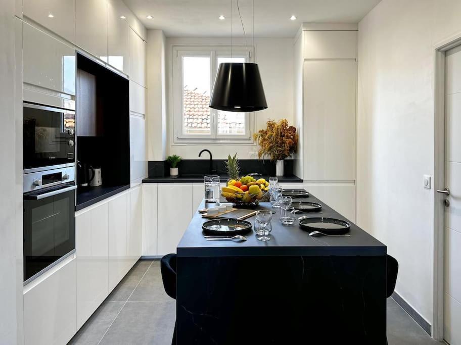 Chic Renovated 2 Bedroom Entire Or Only Private In Liberation In With Garage On Demand, Ac, Wi-fi And Tram Access * Nice