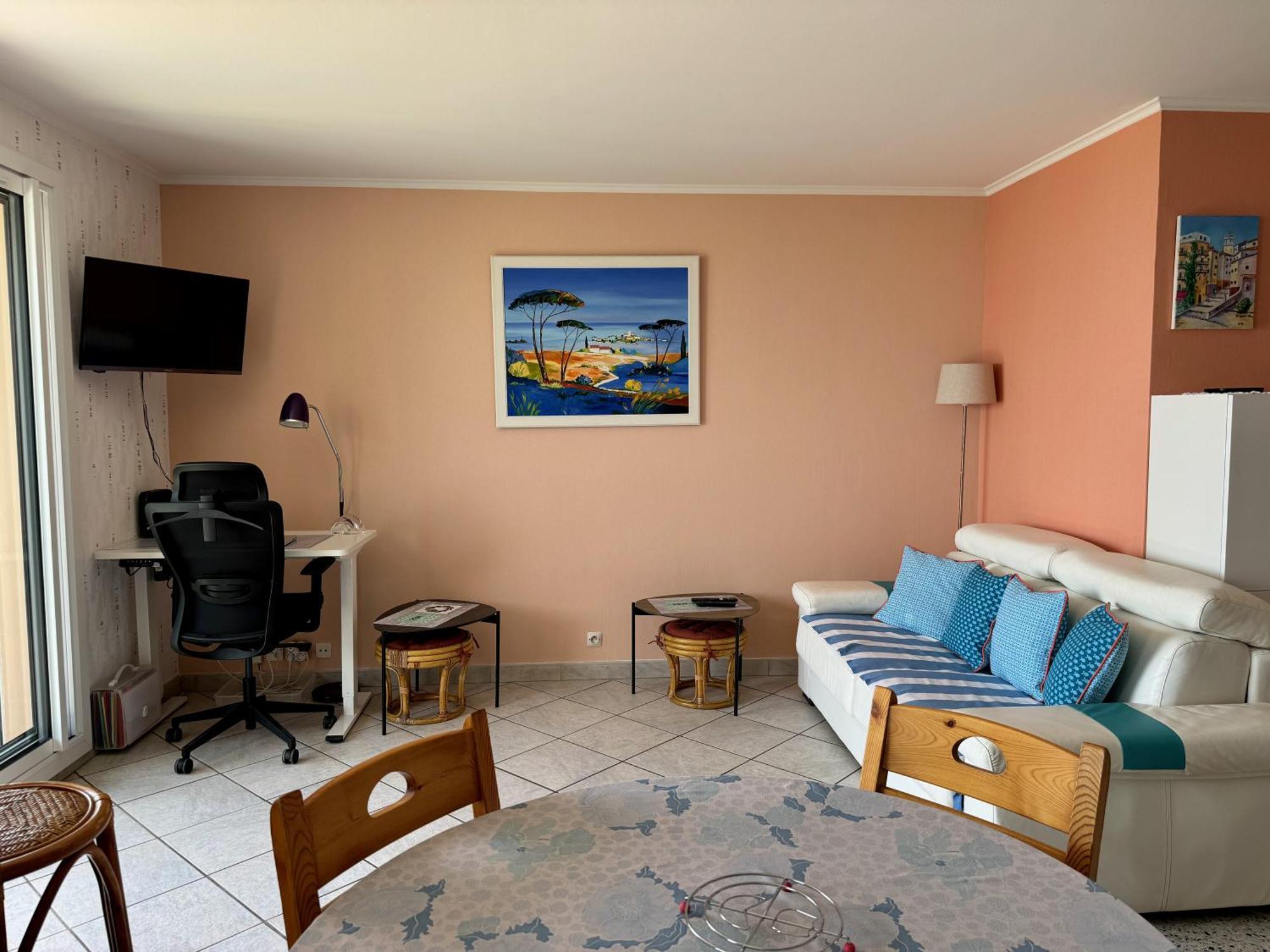 Bellevue Apartment *
