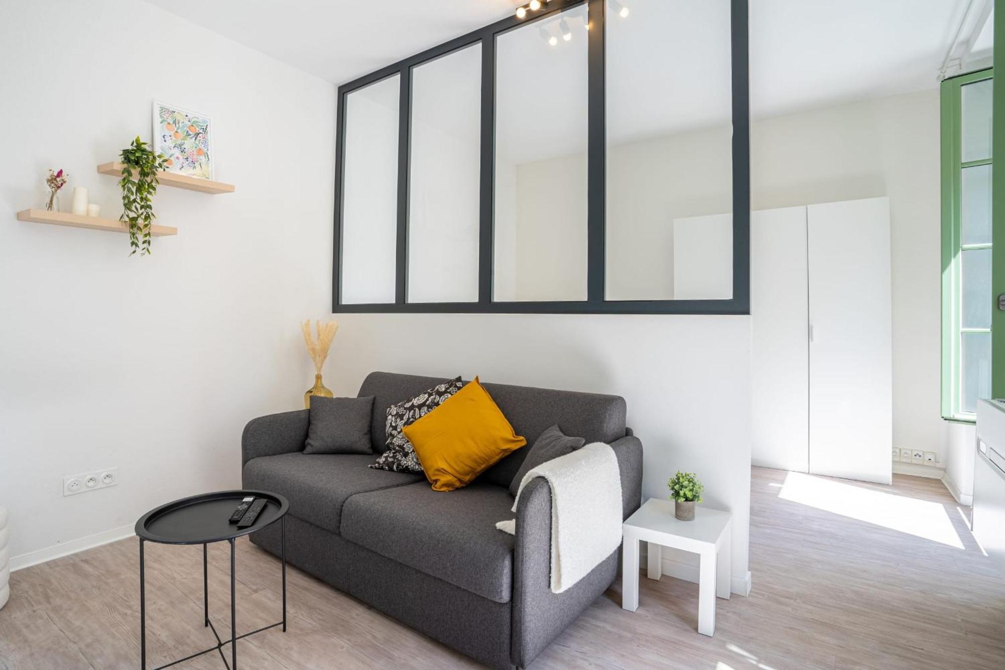 06bz - Modern In The Heart Of The Port Apartment