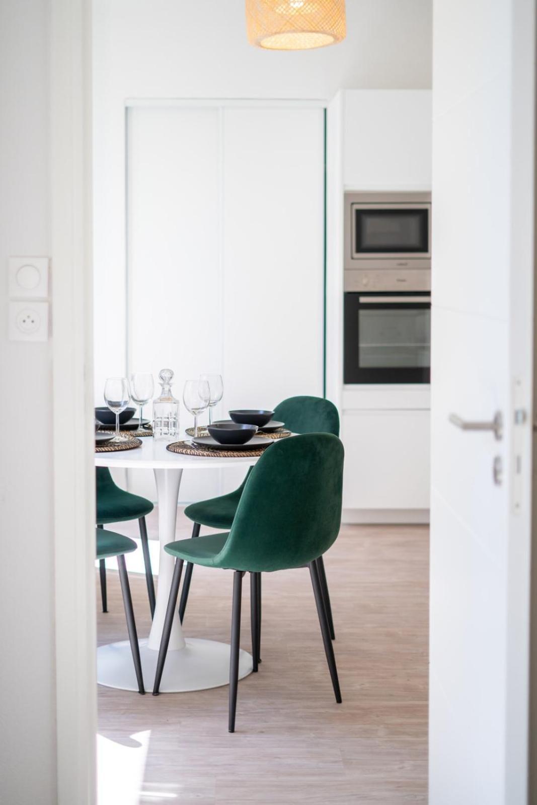 06bz - Modern In The Heart Of The Port Apartment