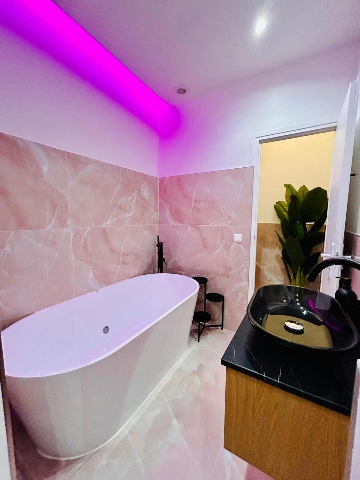 Apartment Intimate Escape - Seaside - Bath - Wifi - Ac *