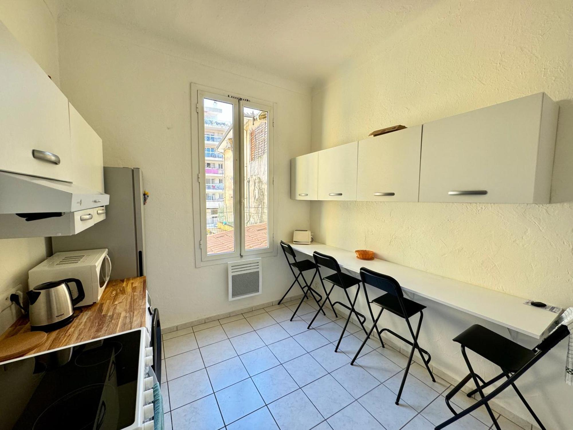 Magnan - 3 Pieces Proche Apartment *