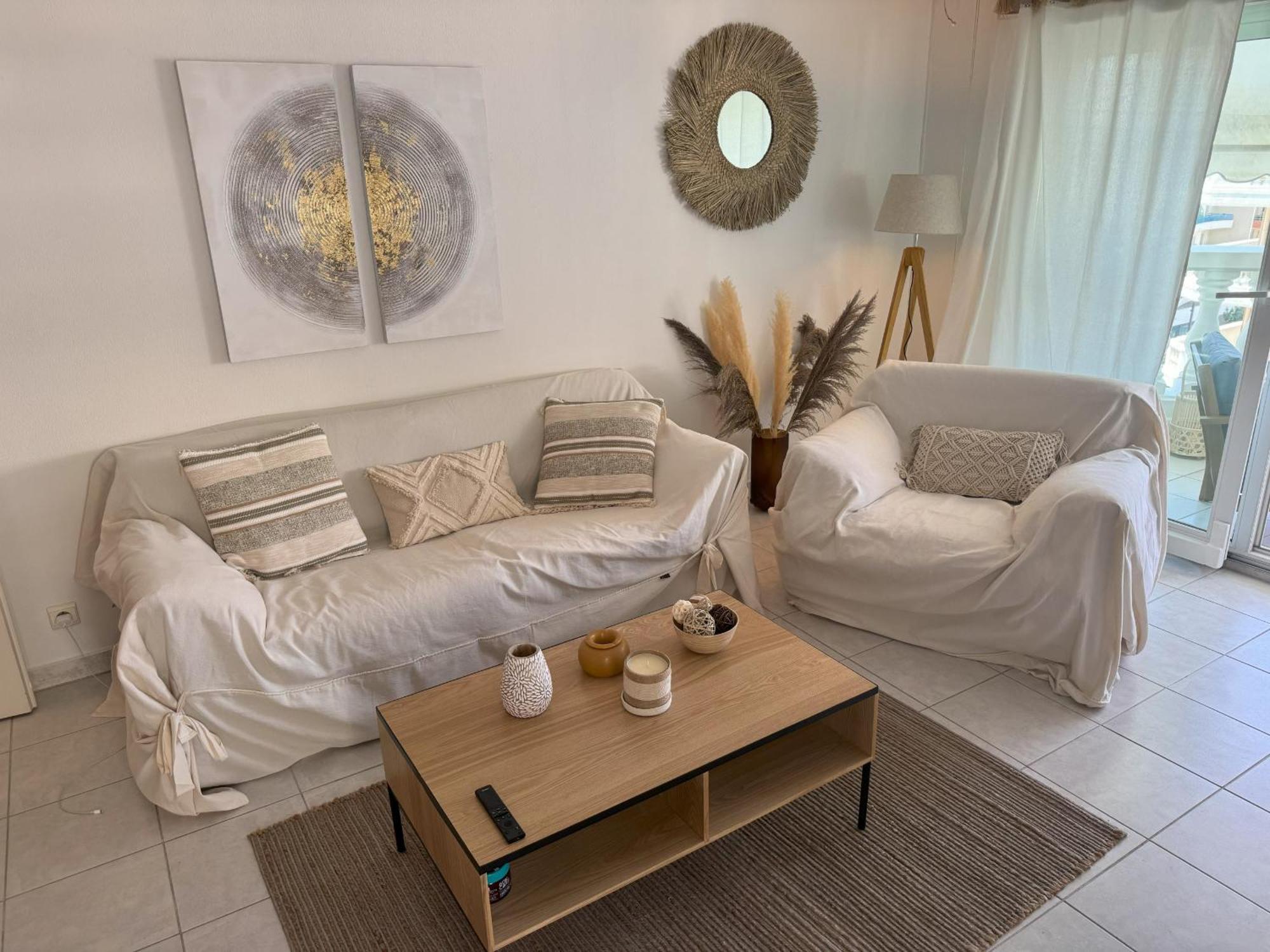 Elegant With Sea View And Swimming Pool Nice