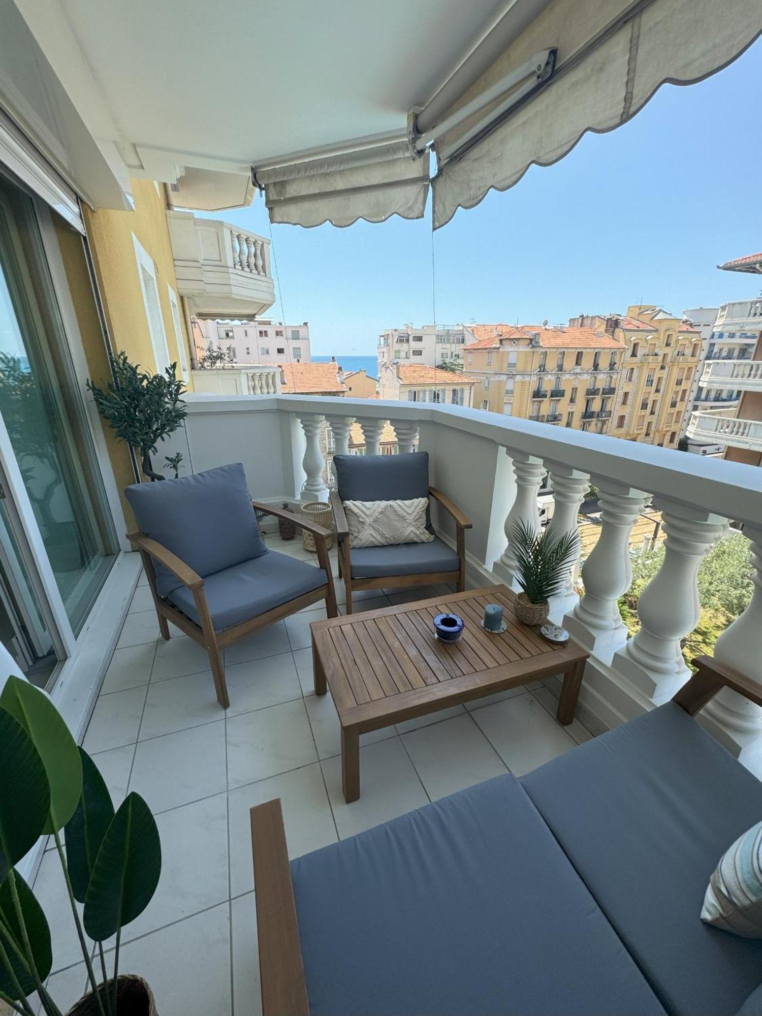 Apartment Elegant With Sea View And Swimming Pool