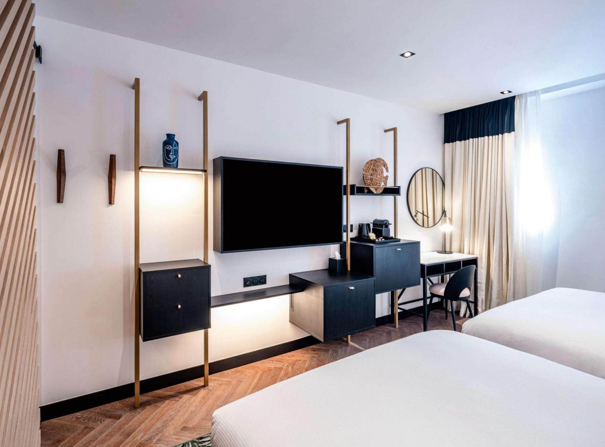 Doubletree By Hilton Centre Iconic Hotel 4*