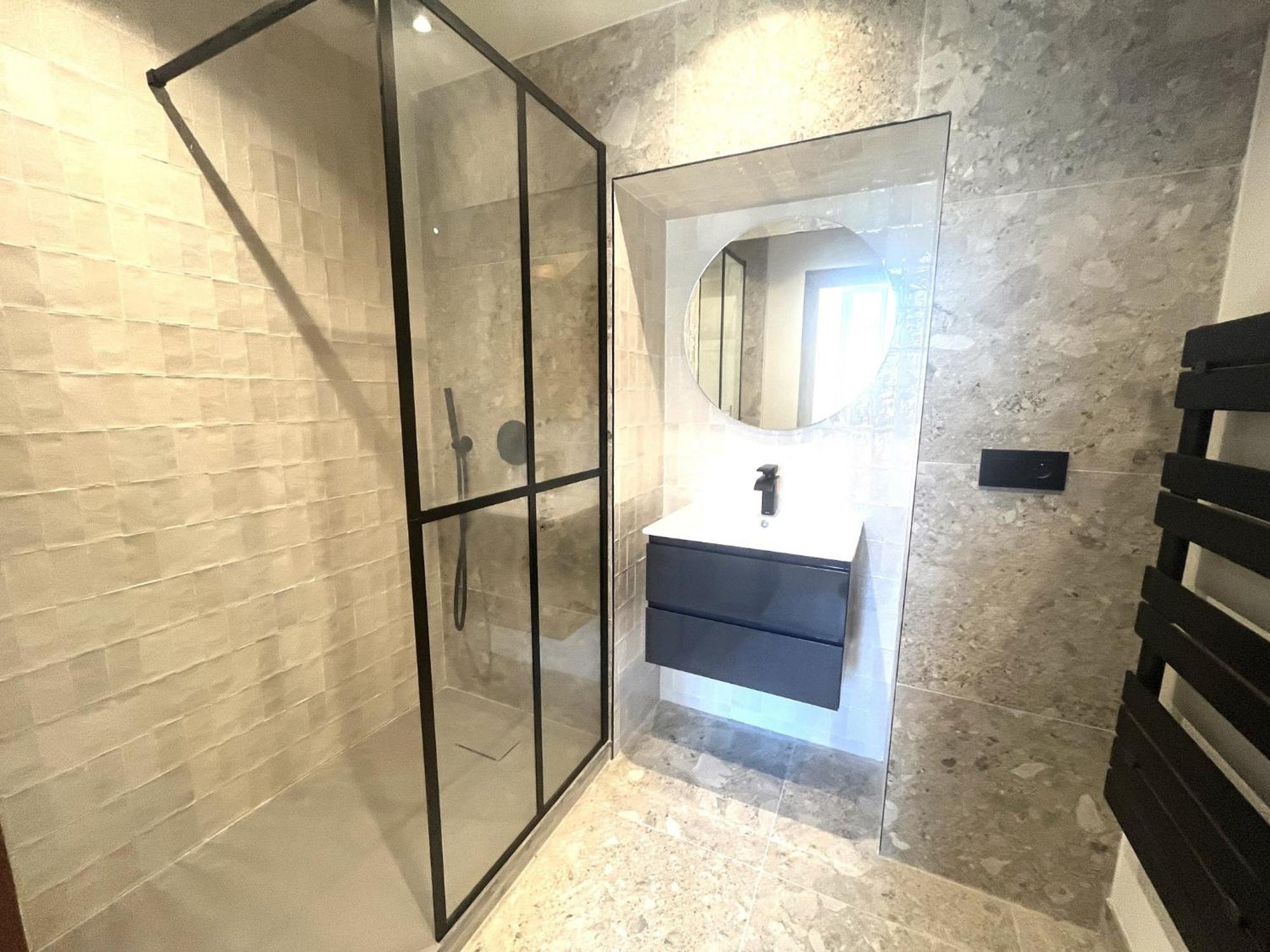 Beaumont Republique Apartment