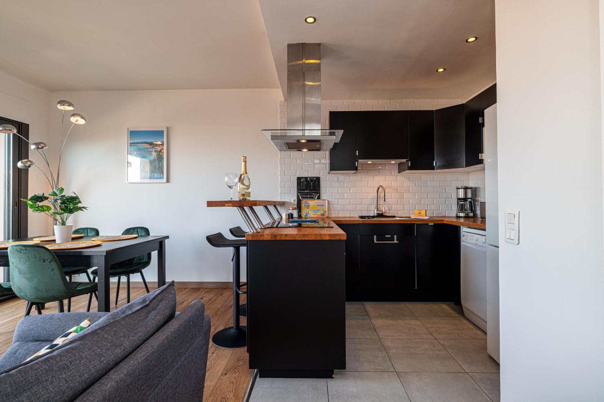 Apartment Open Sky Terrace Lage 1 Bdr & Parking *