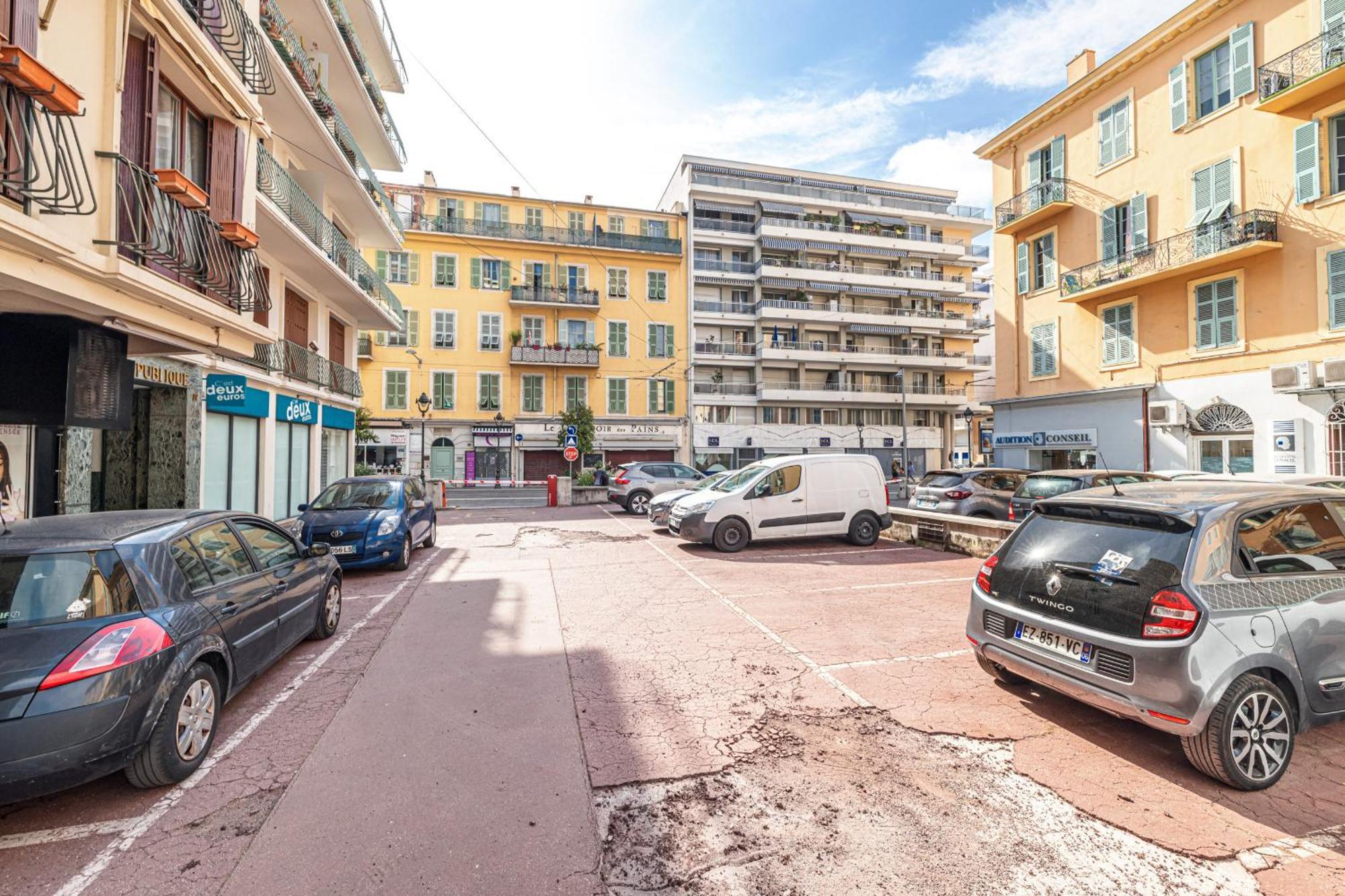 Open Sky Terrace Lage 1 Bdr & Parking Apartment Nice