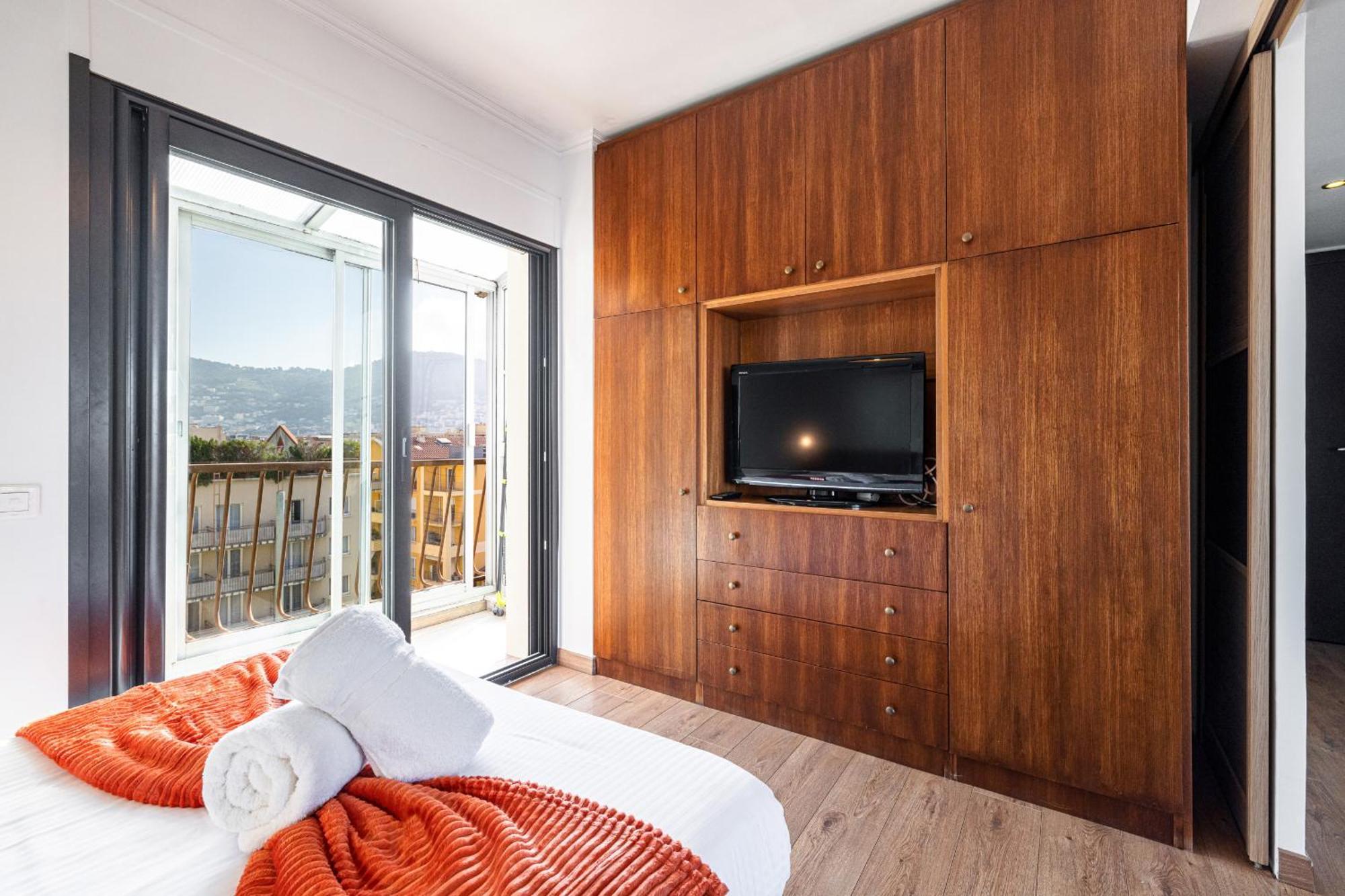 Apartment Open Sky Terrace Lage 1 Bdr & Parking *