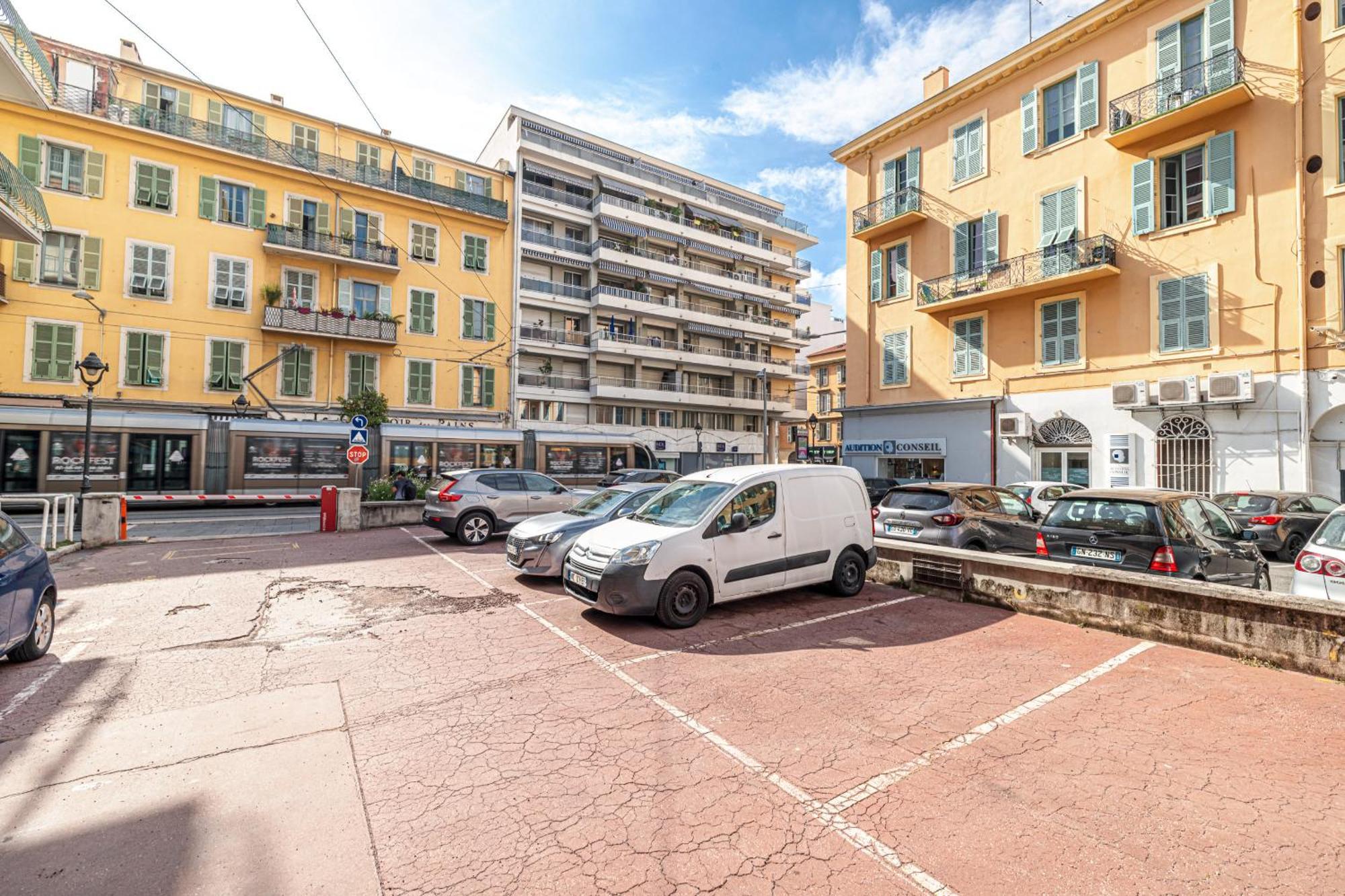 Apartment Open Sky Terrace Lage 1 Bdr & Parking