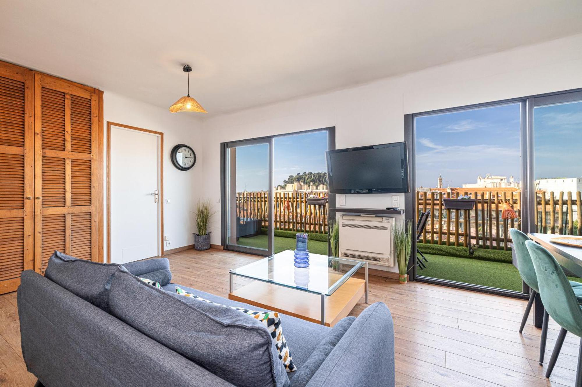 Open Sky Terrace Lage 1 Bdr & Parking Apartment *