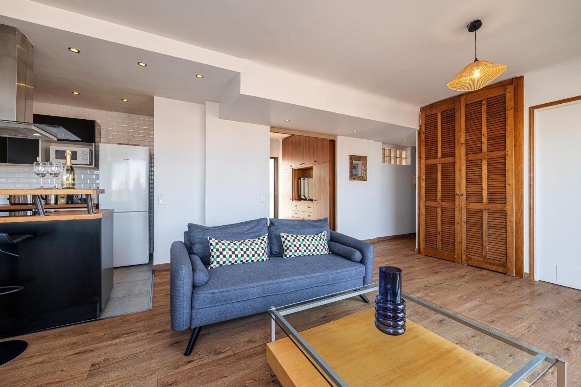 Open Sky Terrace Lage 1 Bdr & Parking *
