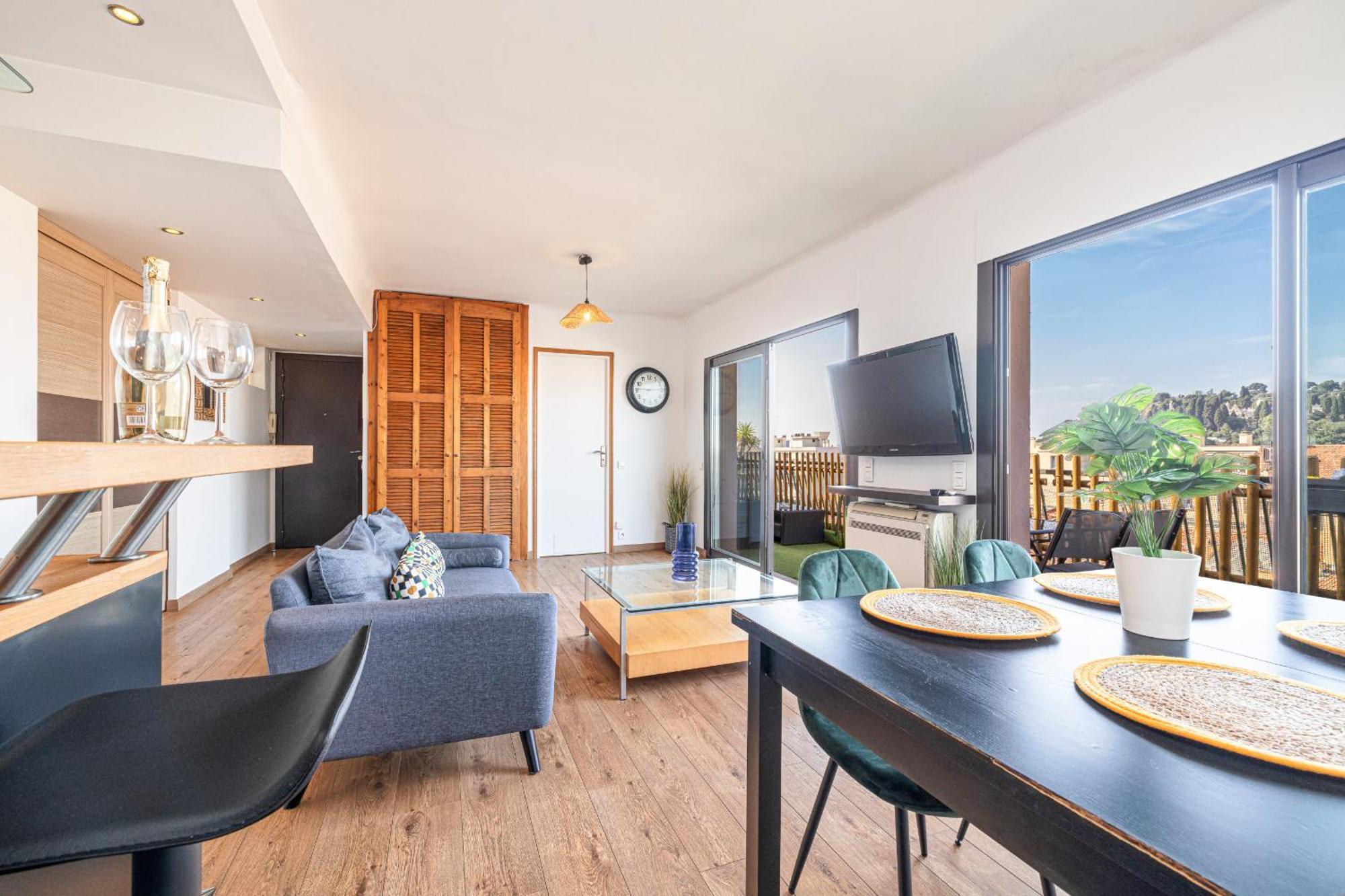 Open Sky Terrace Lage 1 Bdr & Parking Apartment