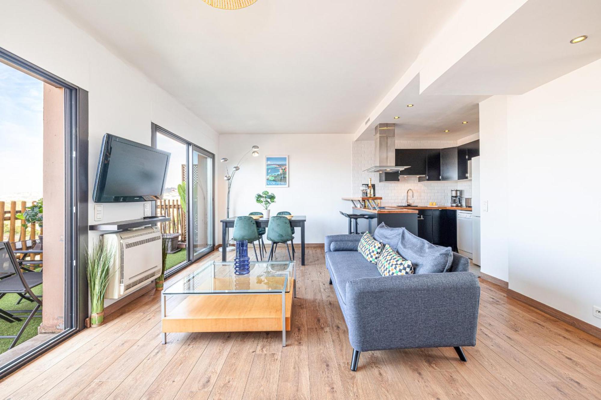 Open Sky Terrace Lage 1 Bdr & Parking Apartment