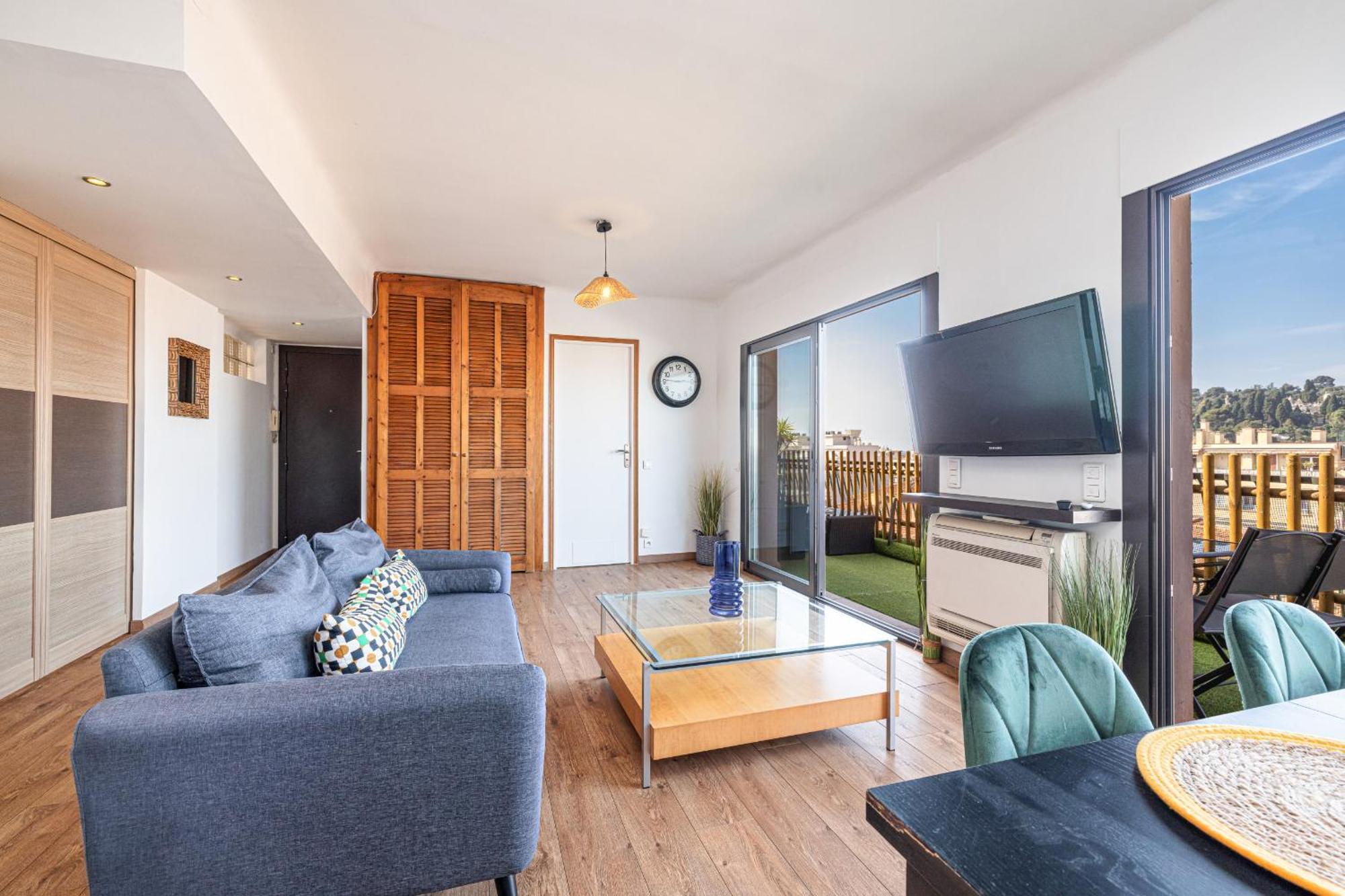 Open Sky Terrace Lage 1 Bdr & Parking * Nice