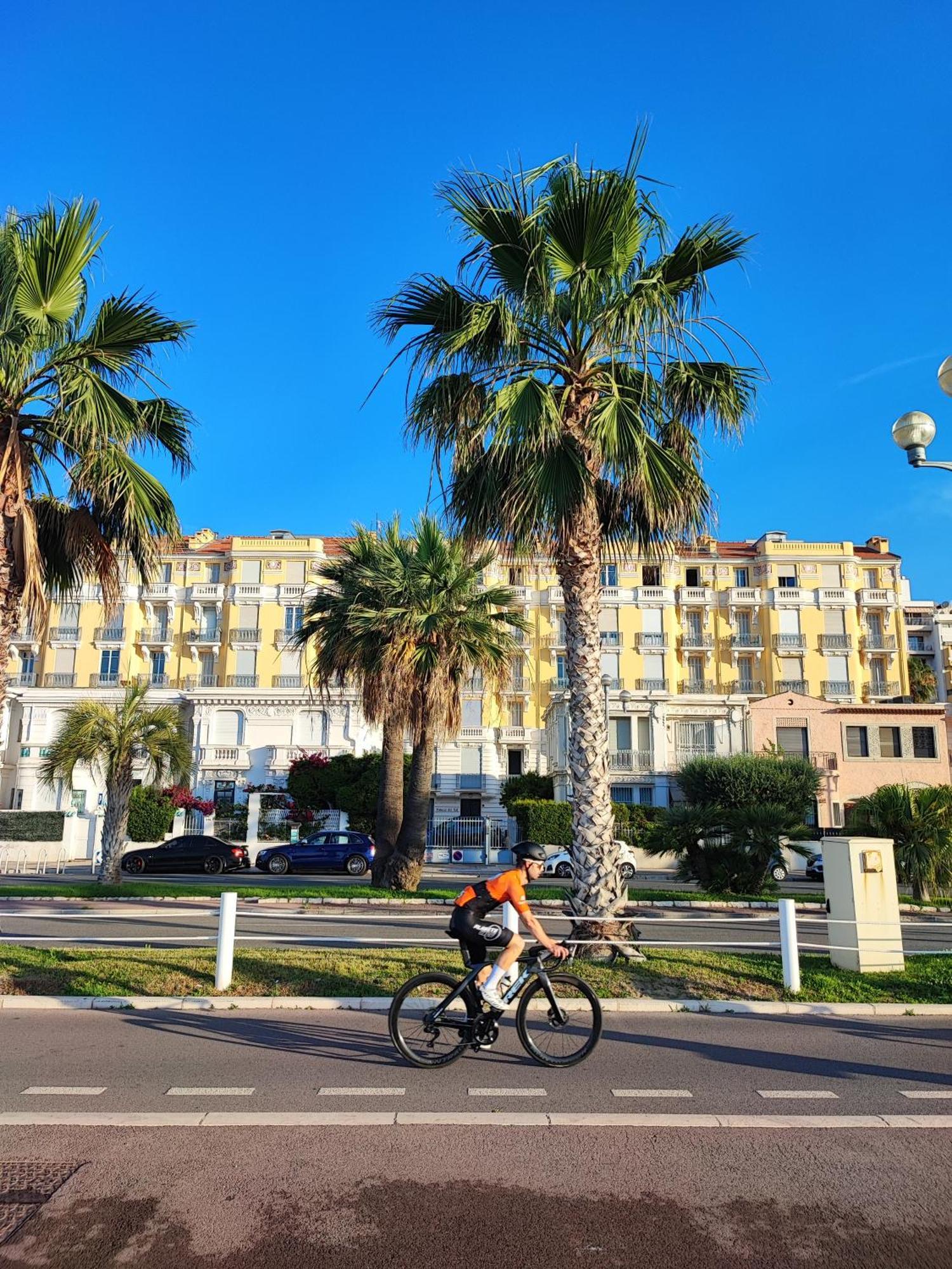 3 Pieces Promenade Apartment