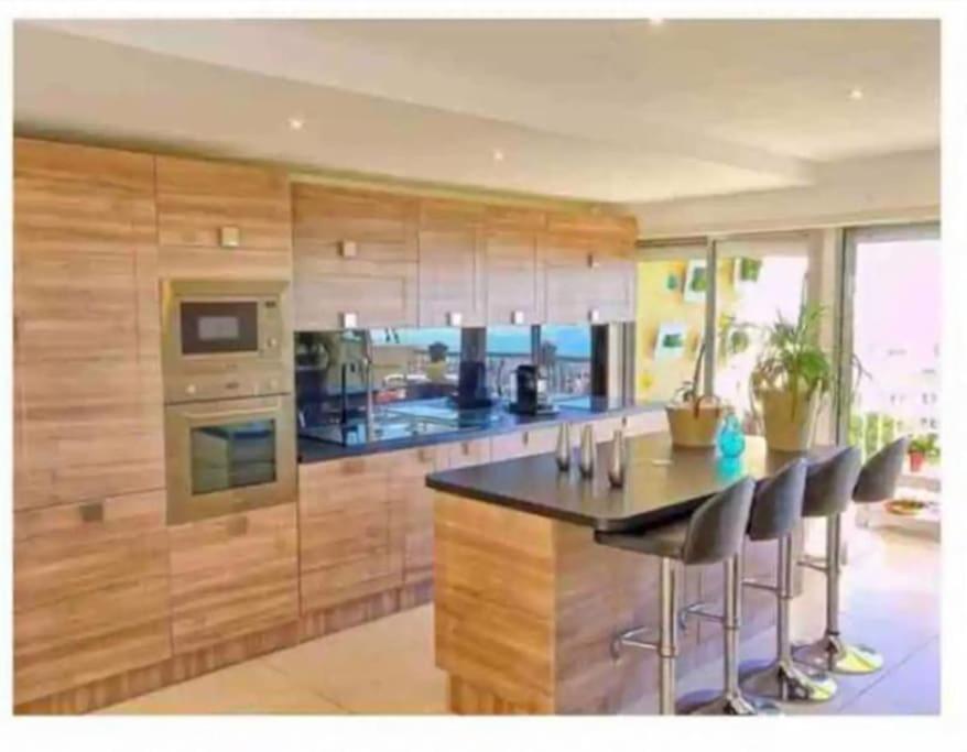Apartment Magnificent 3 Rooms-sea View-terrace-pool Nice