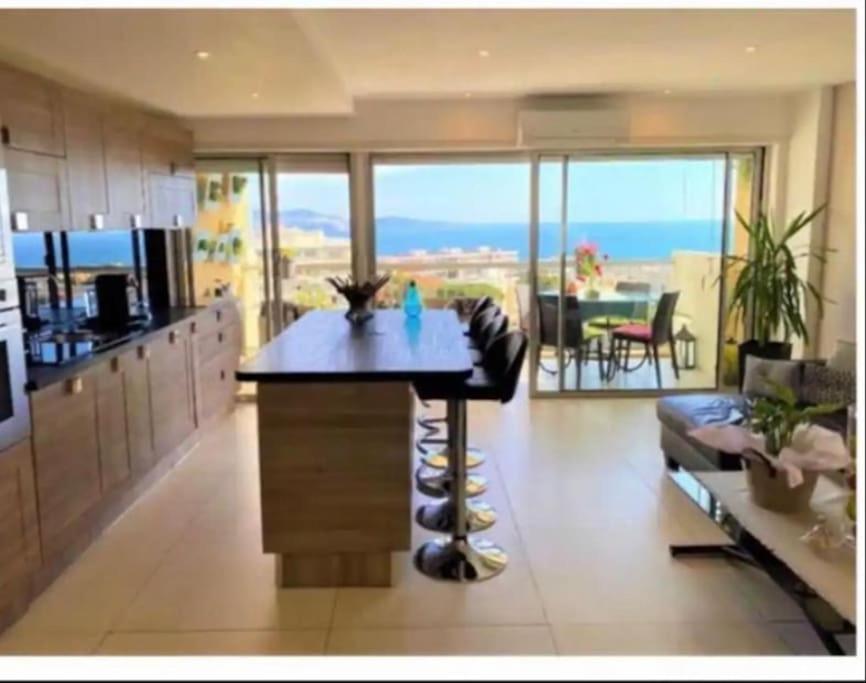 Apartment Magnificent 3 Rooms-sea View-terrace-pool