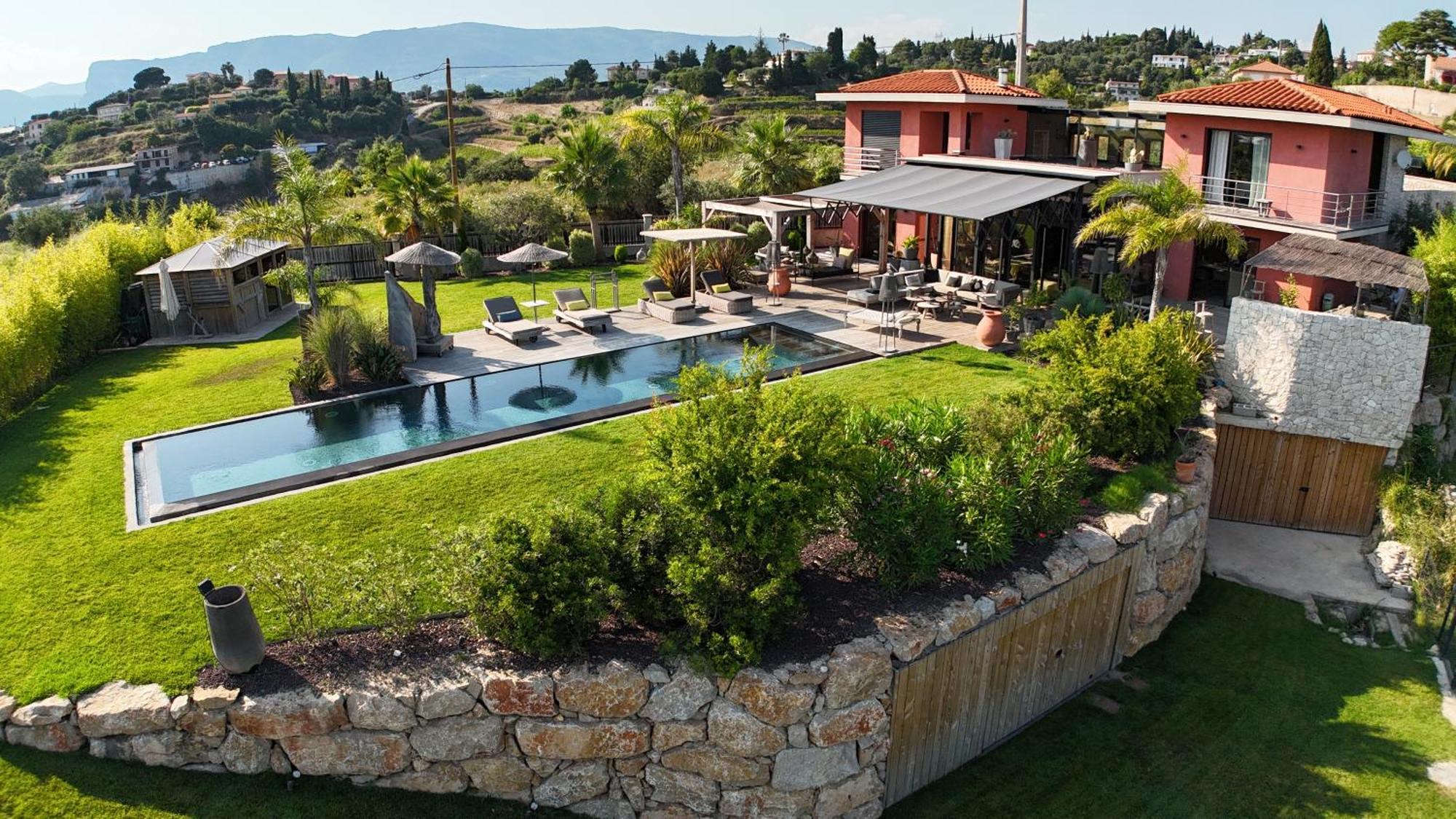 De Luxe Piscine Vue