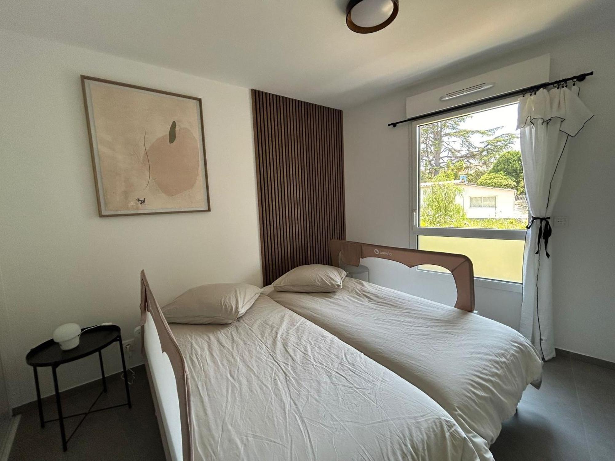 Sea Breeze Apartment *