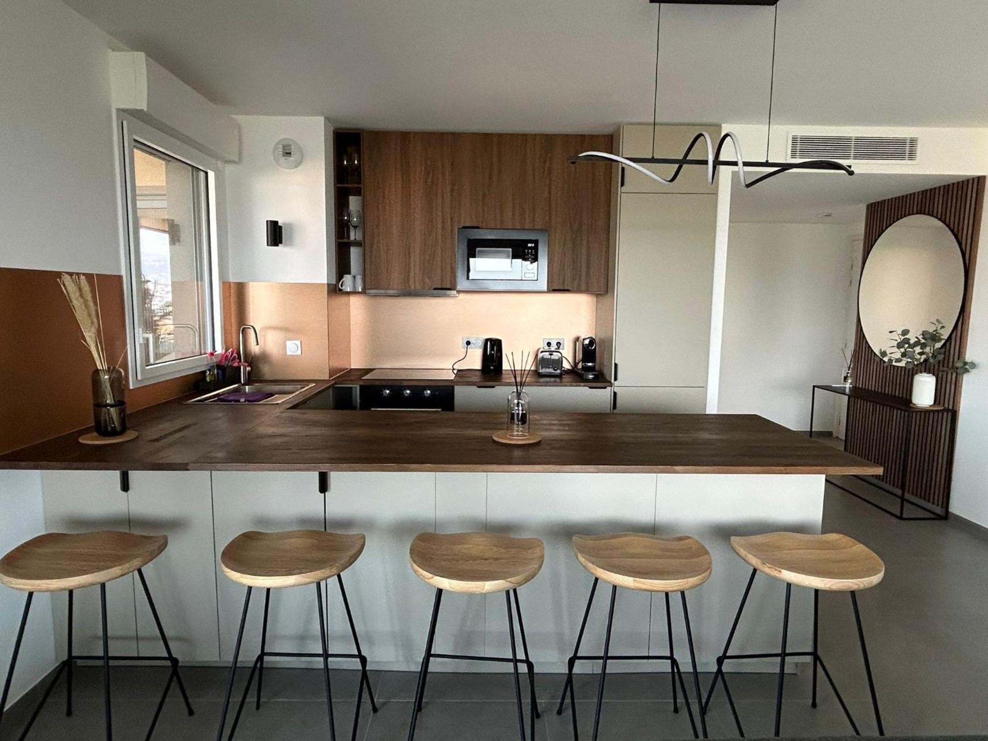Sea Breeze Apartment *