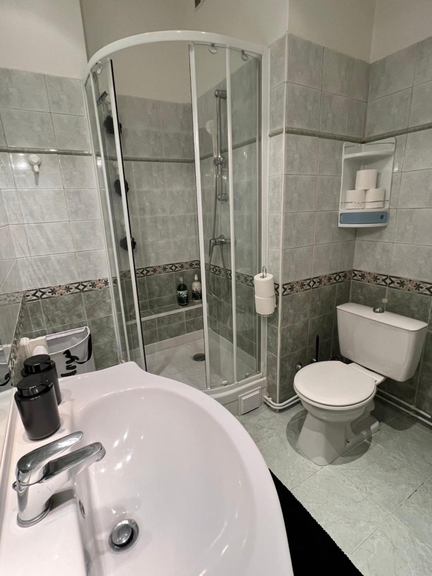 Apartment Rez-de-jardin Sur La Promenade Des Nice