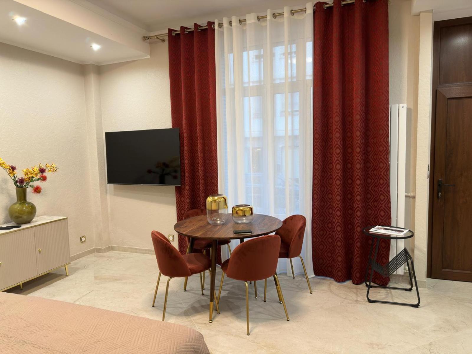 Extraordinaire Grand Au Centre 6 Minutes A Pied De La Et L'hotel Negresco Appartement *