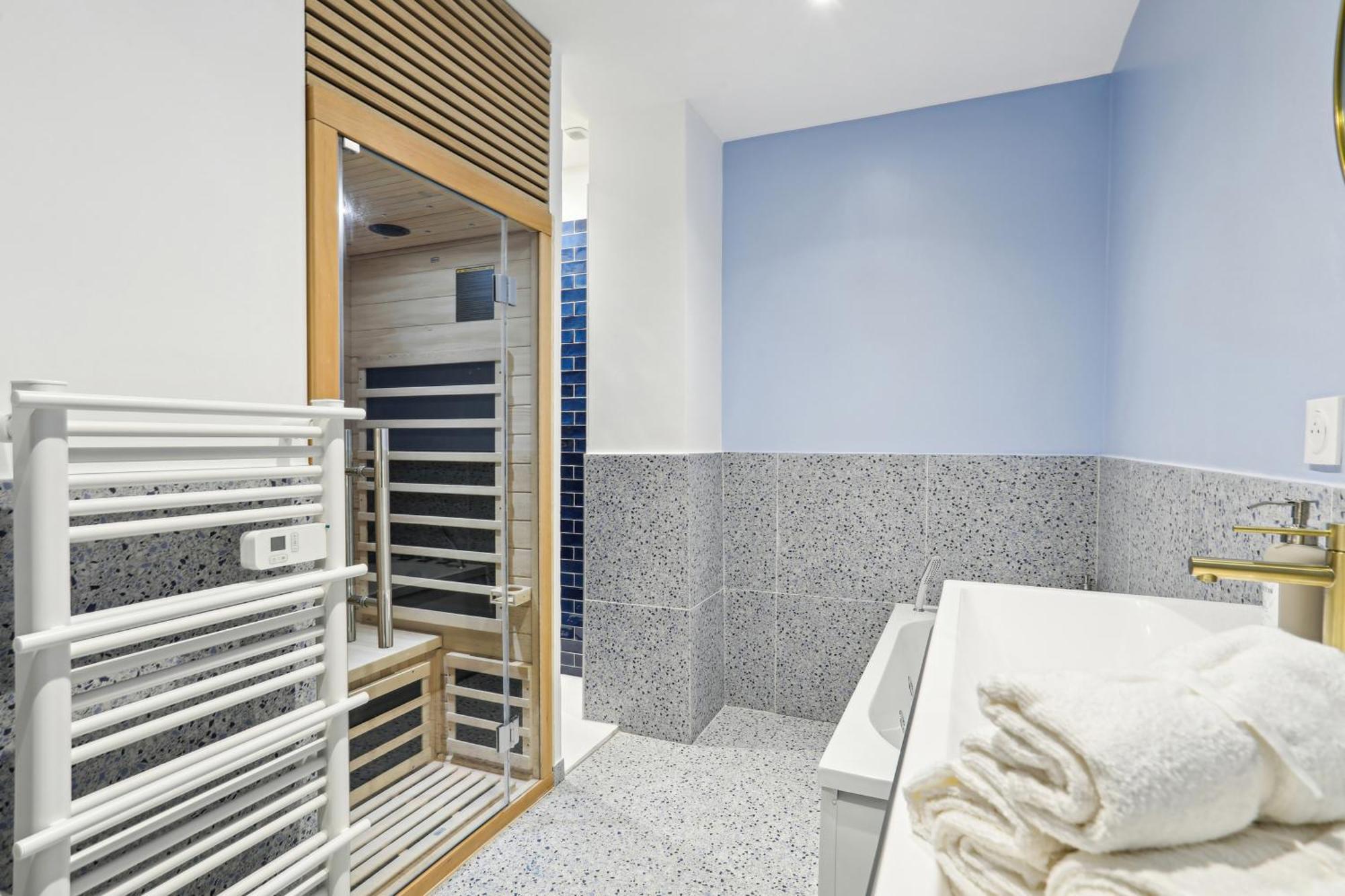 Lavie Maison Trio Seaside With Sauna And Hot Tub Apartment