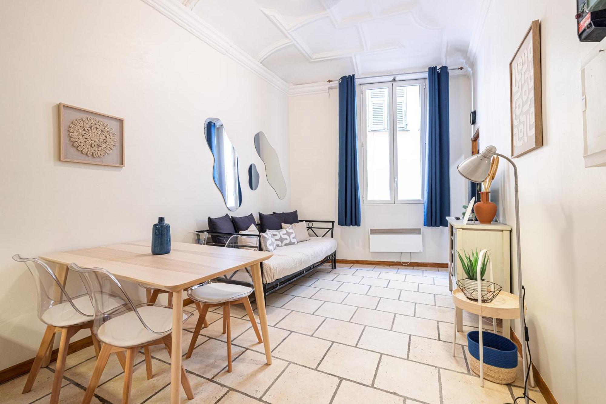 Apartment 2 Bdr Heart Old Town Nice