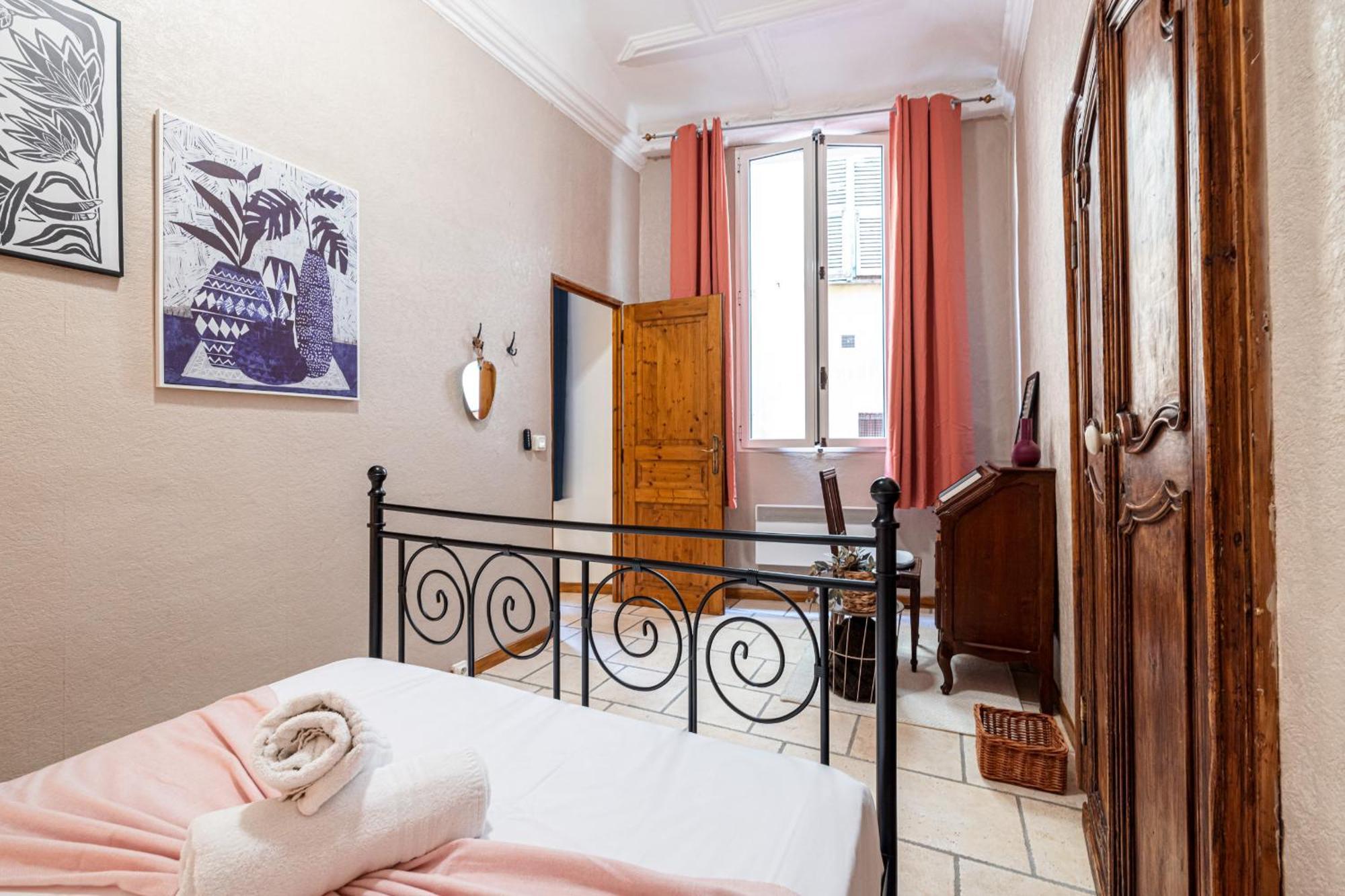 2 Bdr Heart Old Town Apartment Nice