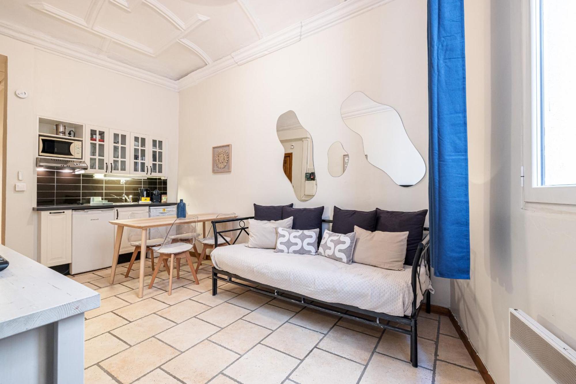 Apartment 2 Bdr Heart Old Town Nice