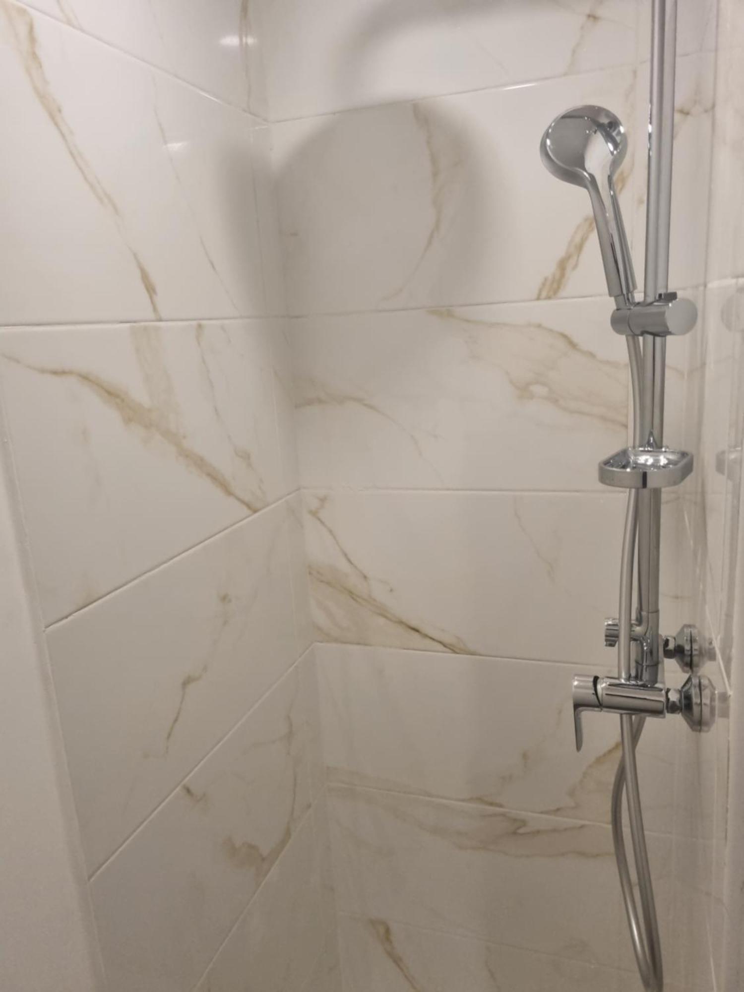 Privative Renove 2024, Climatisation, Tramway Sur Place , 12 Min Centre, 16 Min Plage, Apercu Lateral Mer, 2 Wc Avec 2 Salle De Bain, Private Renovated 2024, Air-conditioned , Tram On Spot, 2 Toilets And 2 Bathrooms * Nice