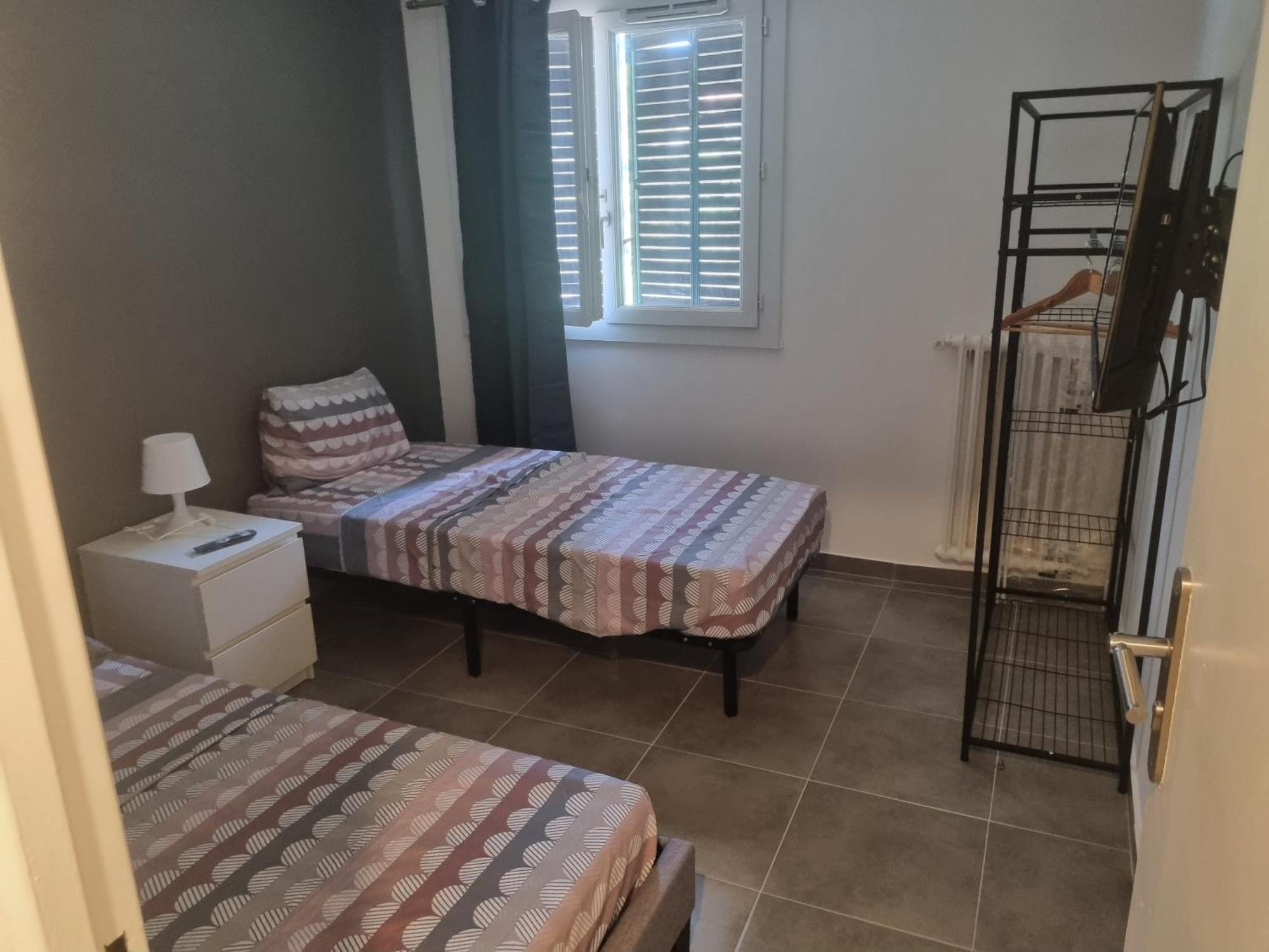 Privative Renove 2024, Climatisation, Tramway Sur Place , 12 Min Centre, 16 Min Plage, Apercu Lateral Mer, 2 Wc Avec 2 Salle De Bain, Private Renovated 2024, Air-conditioned , Tram On Spot, 2 Toilets And 2 Bathrooms Bed & Breakfast *