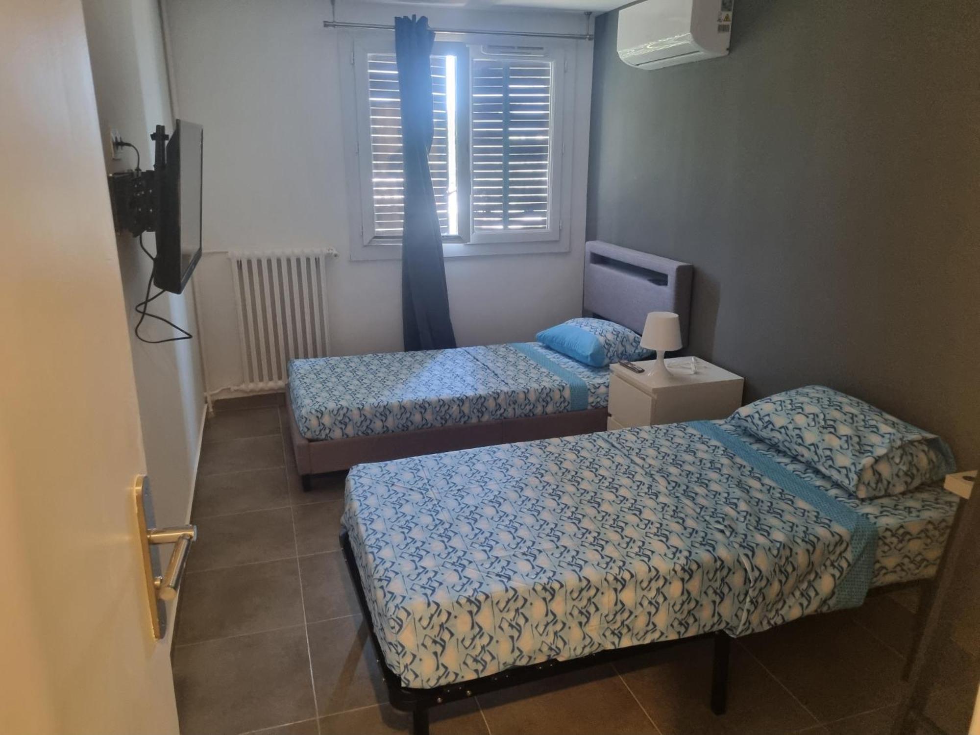 Bed & Breakfast Privative Renove 2024, Climatisation, Tramway Sur Place , 12 Min Centre, 16 Min Plage, Apercu Lateral Mer, 2 Wc Avec 2 Salle De Bain, Private Renovated 2024, Air-conditioned , Tram On Spot, 2 Toilets And 2 Bathrooms Nice