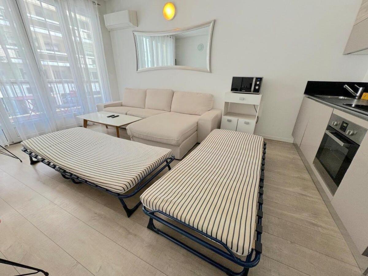 Magnifique 2p, 600m De La Plage, Balcon Et Clim Apartment Nice