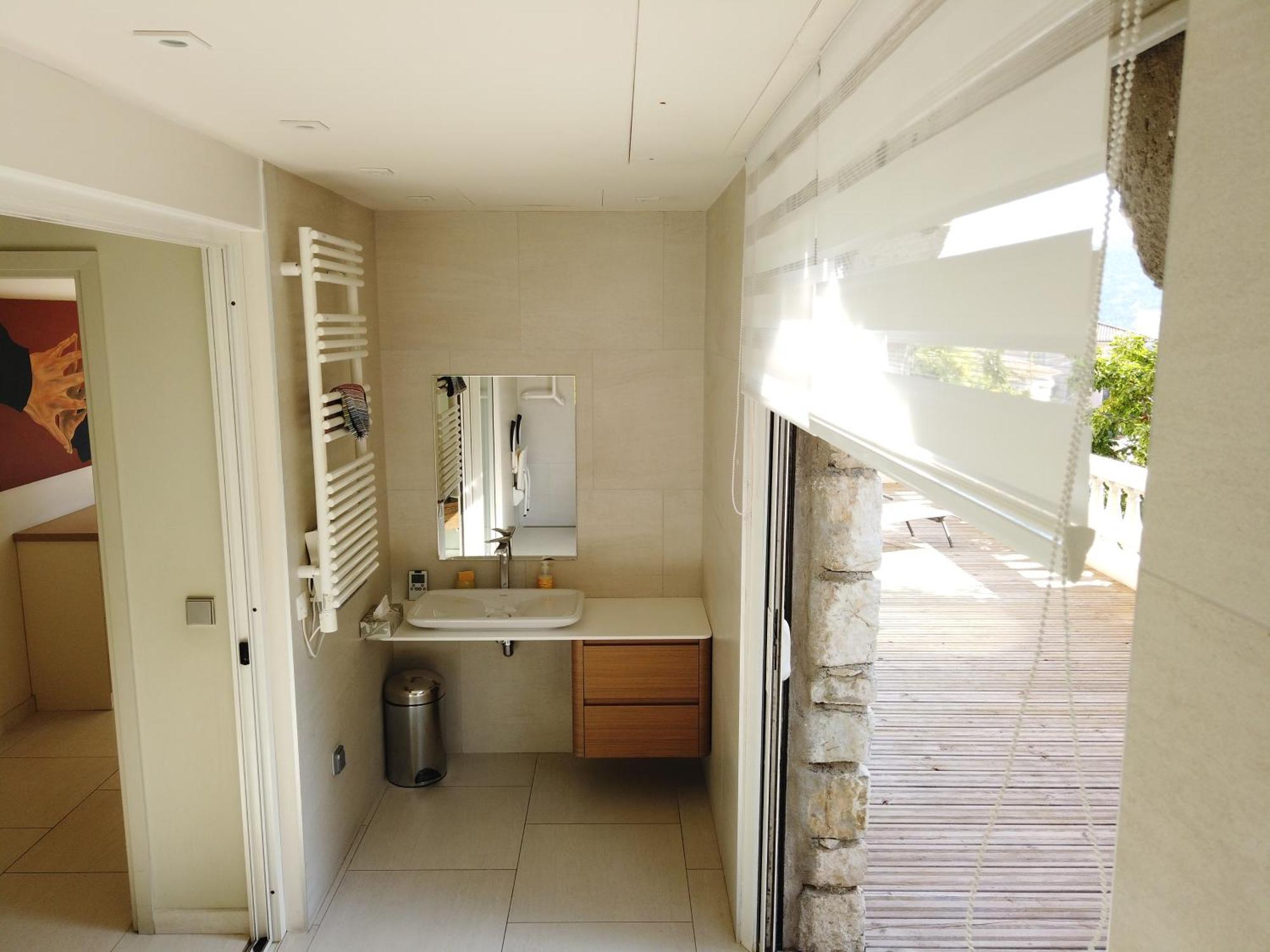 Spacieuse, Totalement Adaptee Aux Normes Pmr