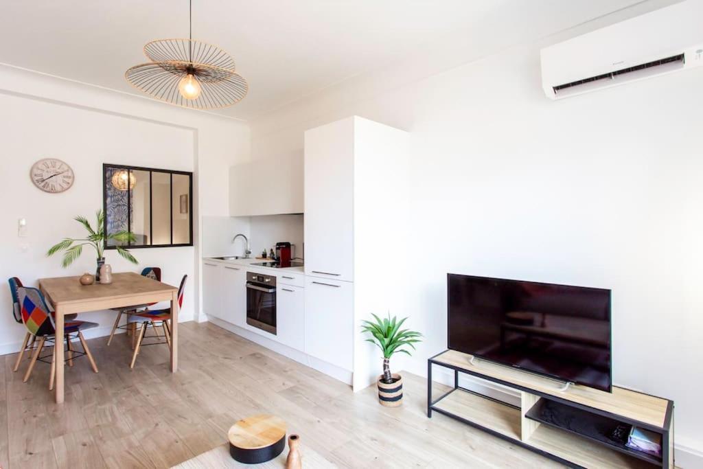L53 1br Des Postes, Place Massena Terrace & Ac Apartment *