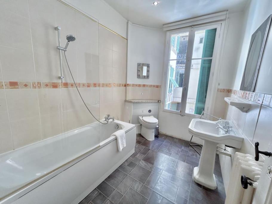 3p En Centre Ville, Spacieux Et Calme Apartment *