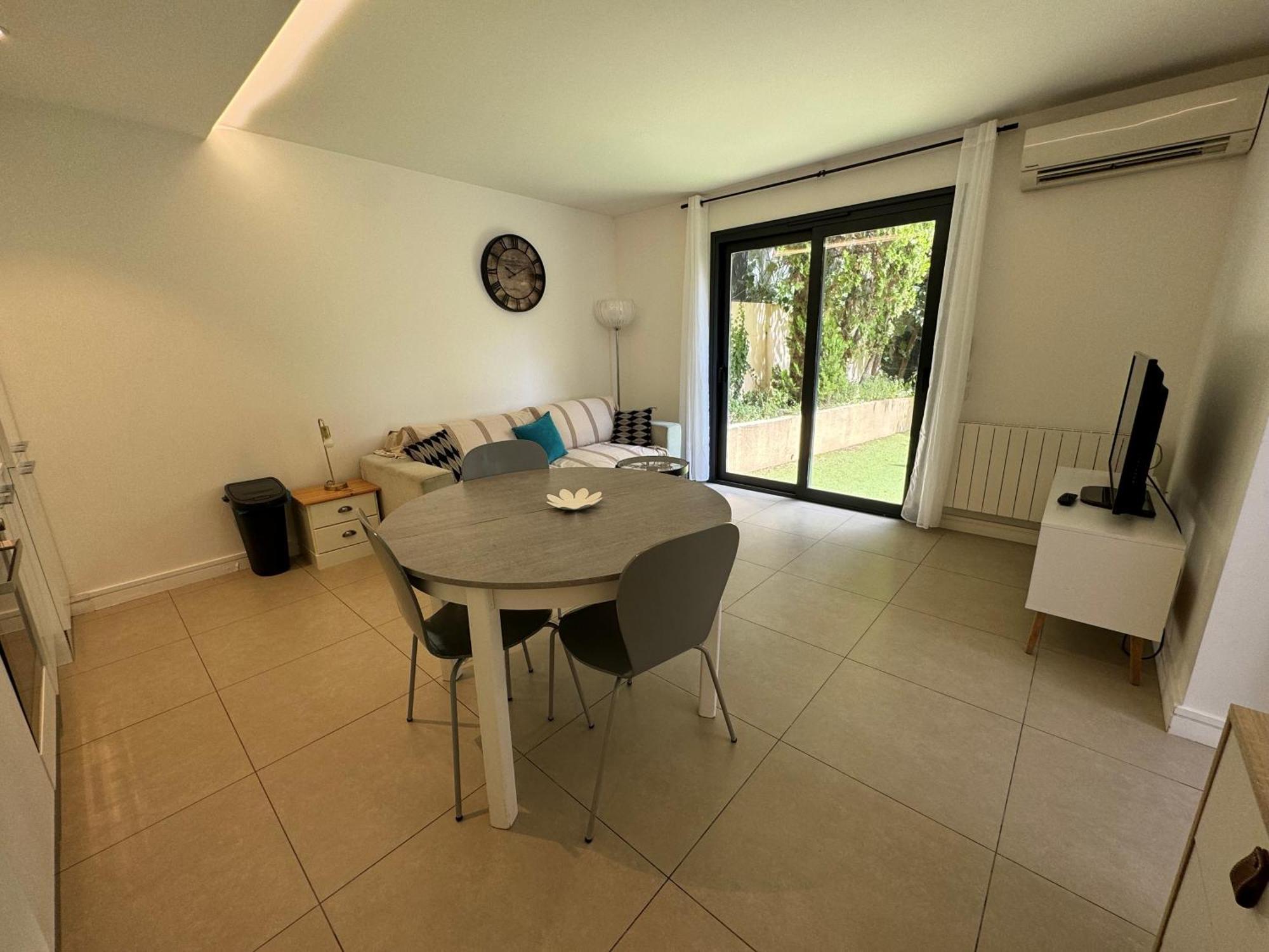 Les Volets Bleus Apartment