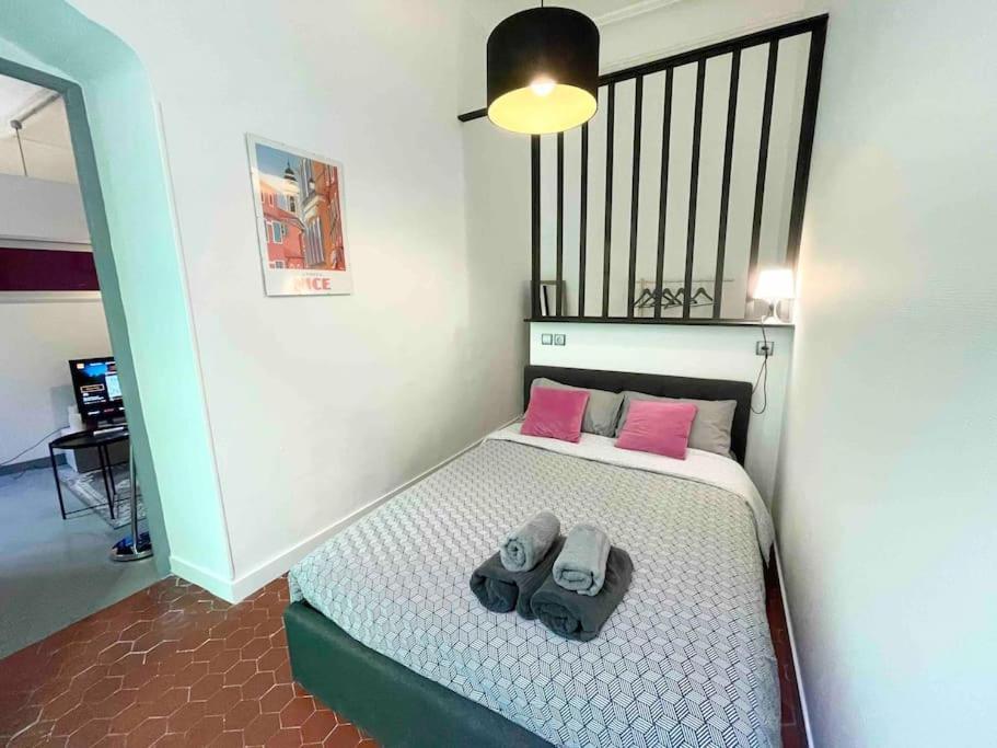 Apartment Cosy Appartement, Moderne, Fuchsia, Industriel *